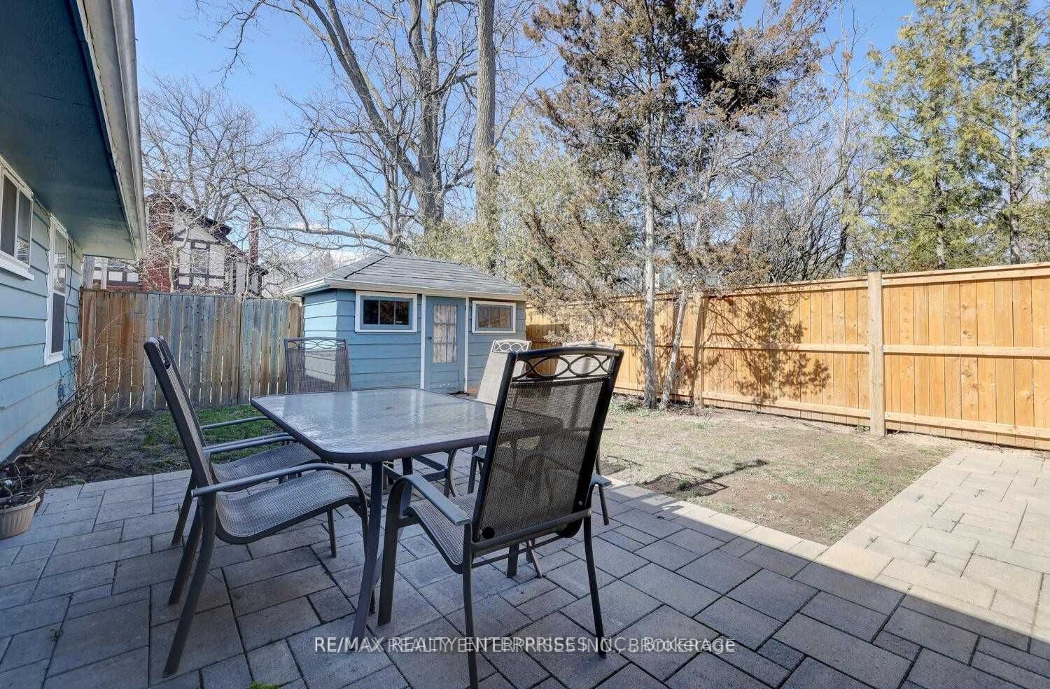 1271 Lorne Park Rd