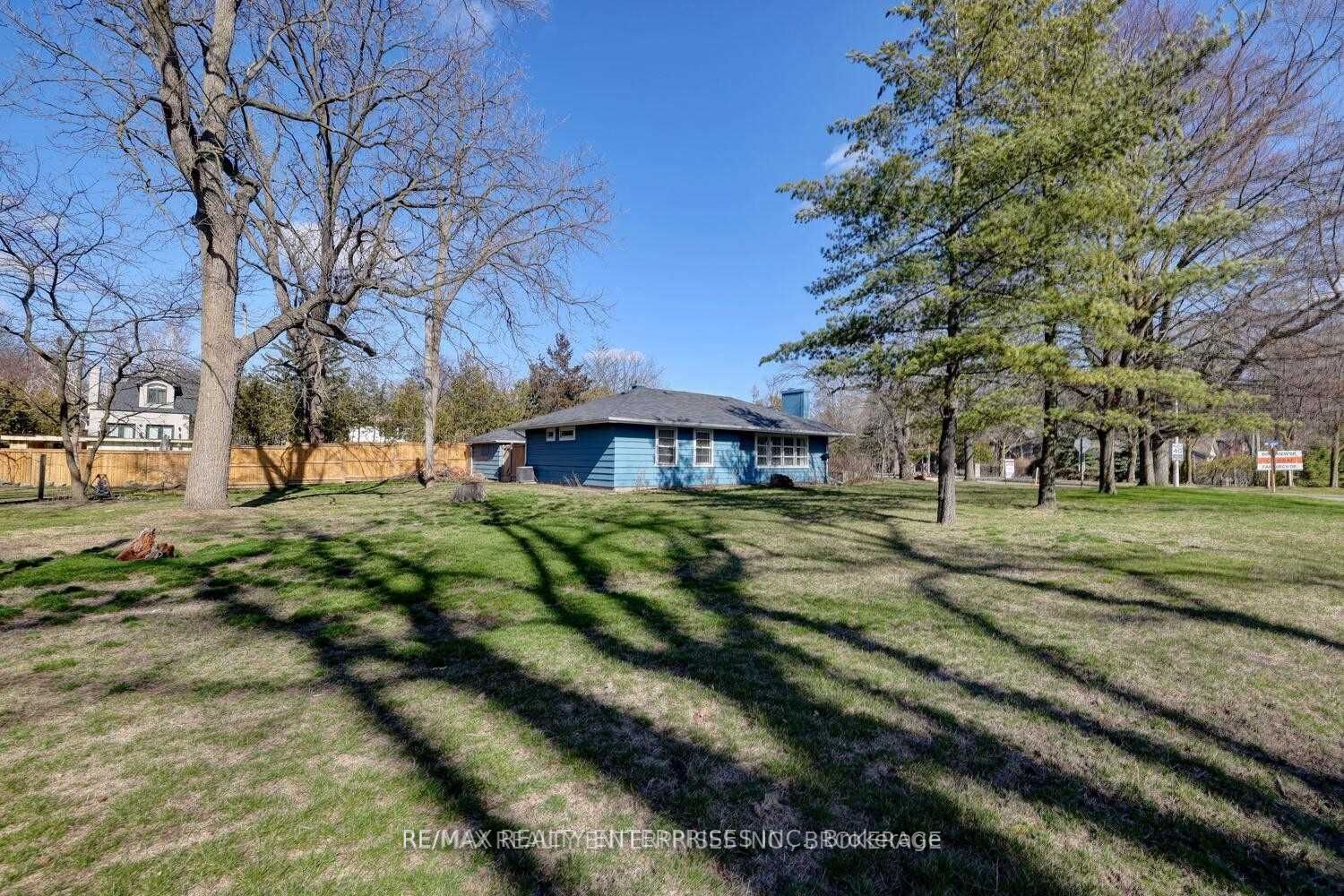 1271 Lorne Park Rd