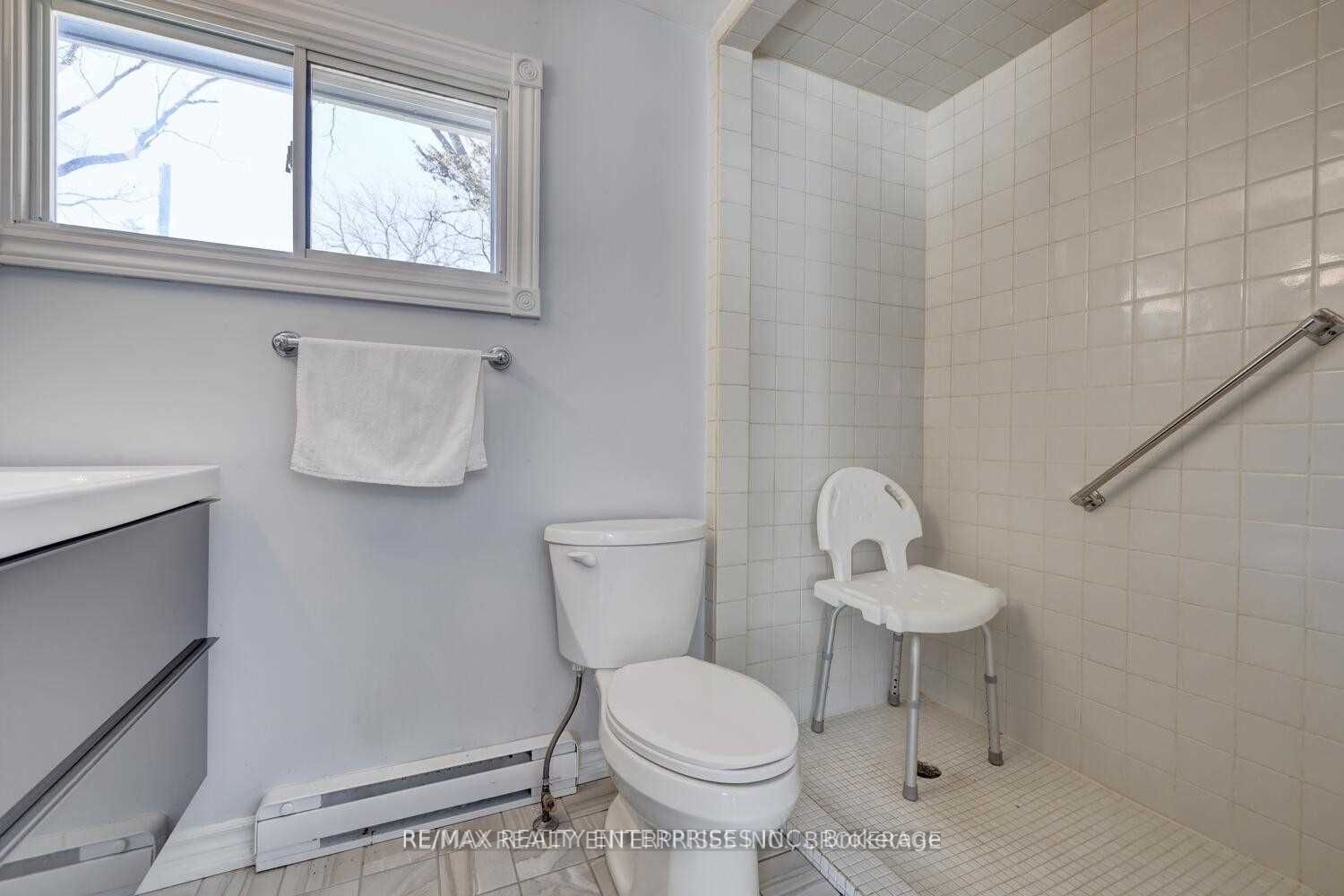 1271 Lorne Park Rd