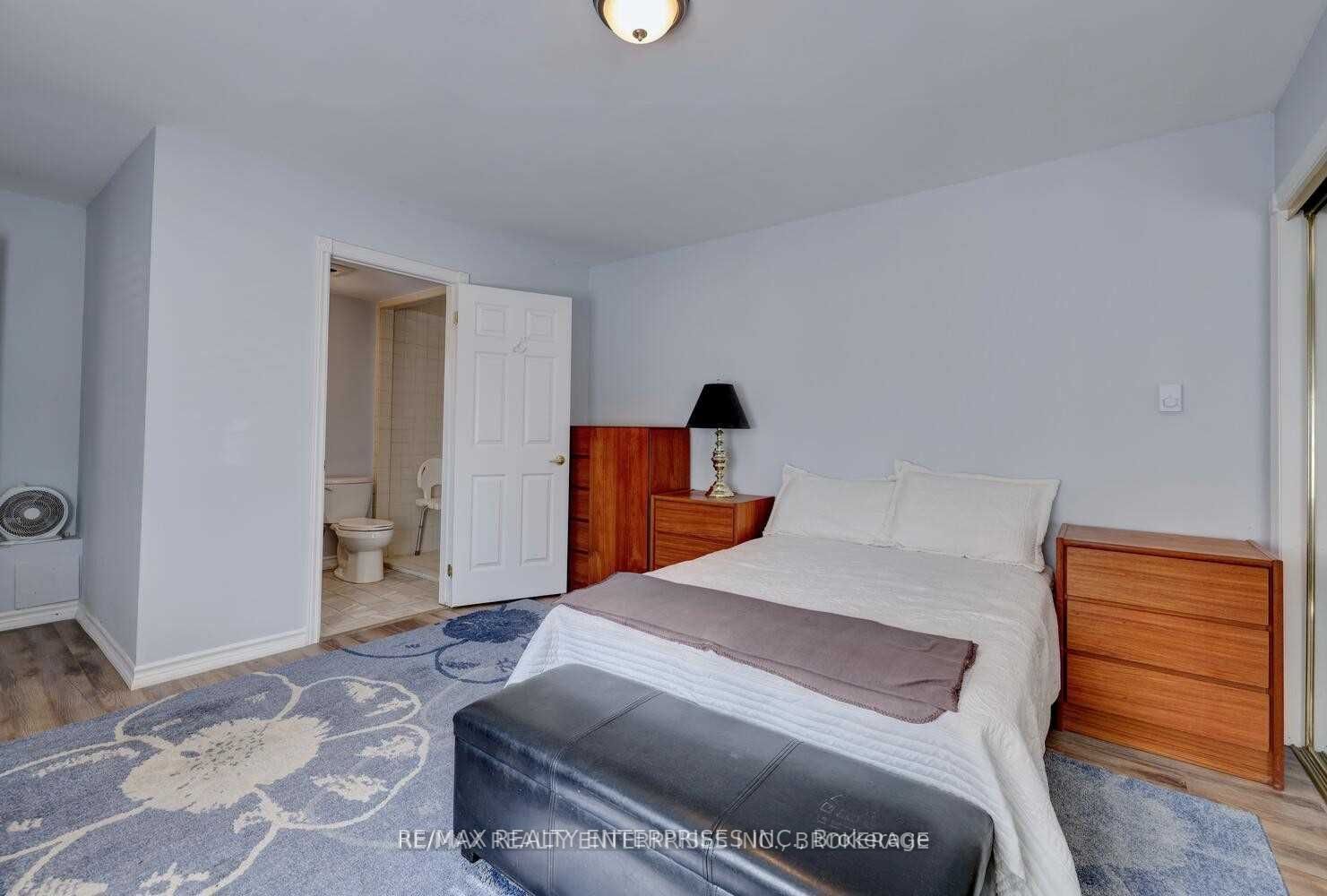 1271 Lorne Park Rd
