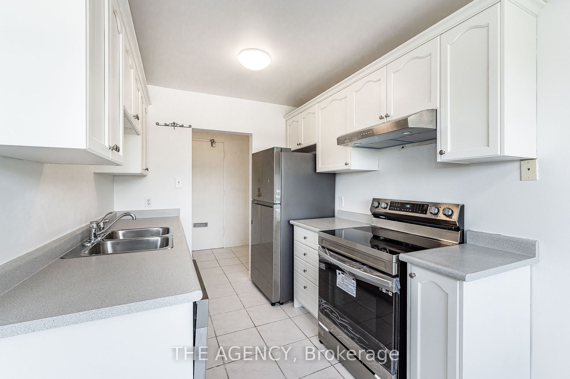 2411 New St, #407