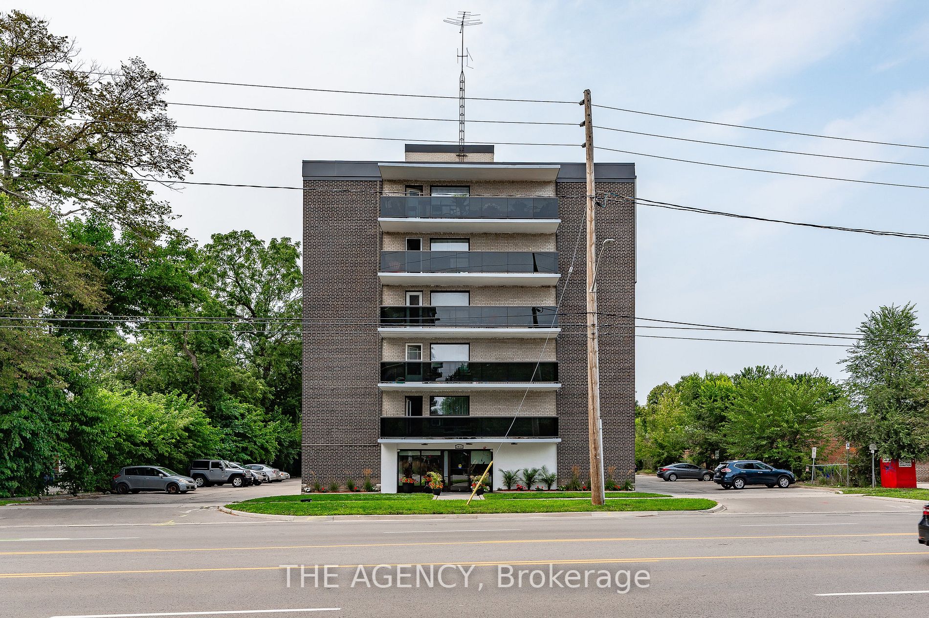 2411 New St, #407
