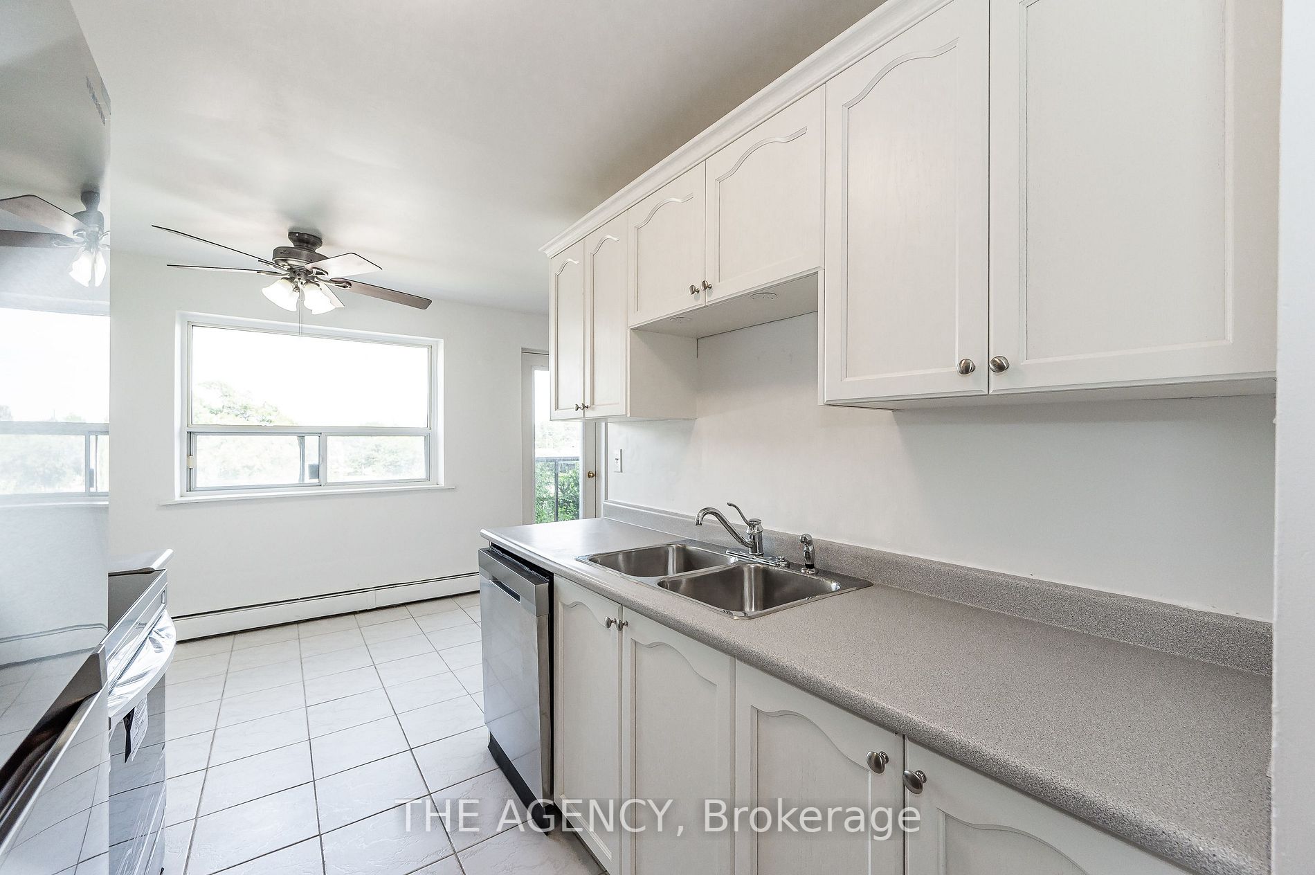 2411 New St, #407