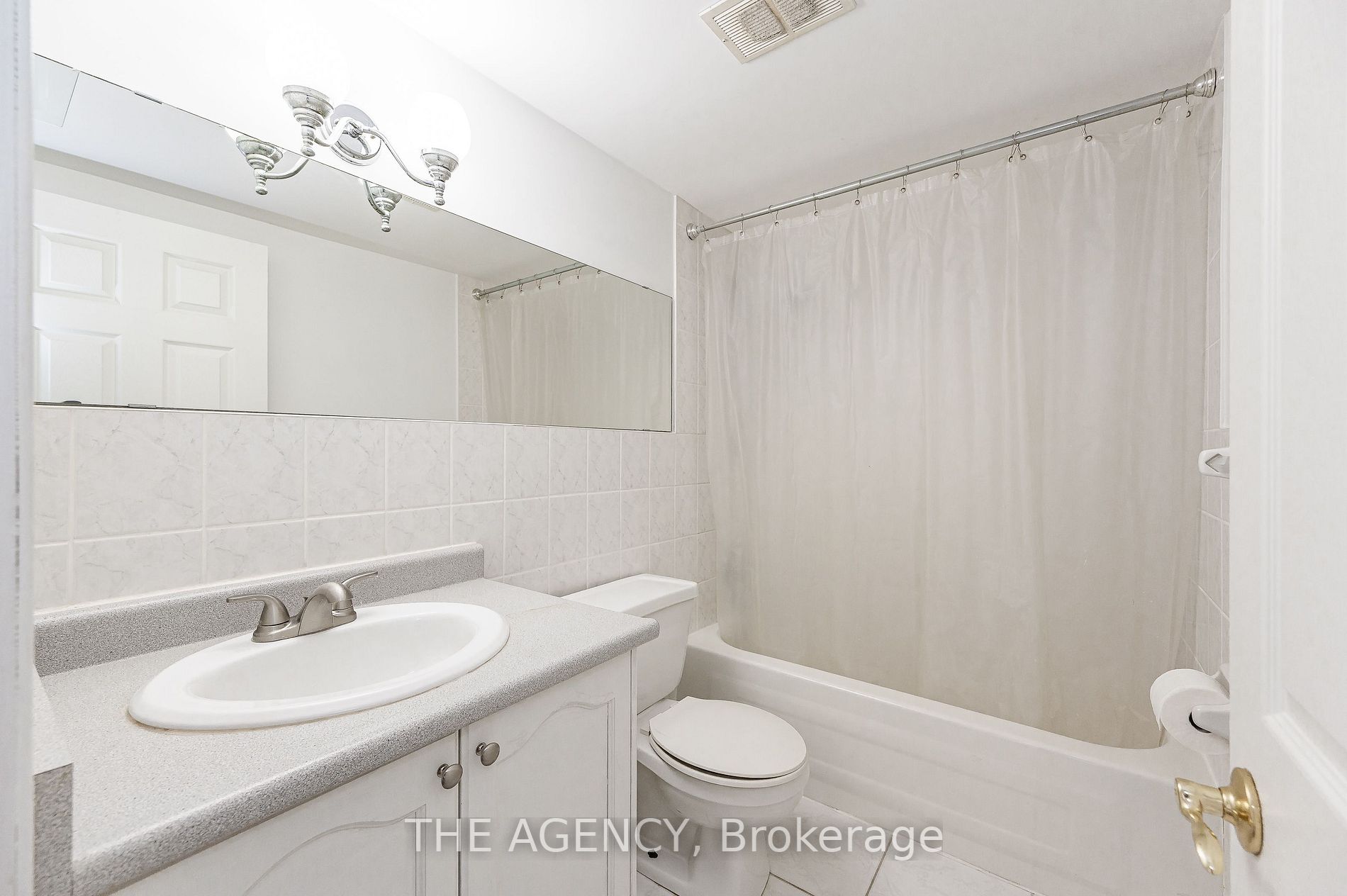 2411 New St, #407