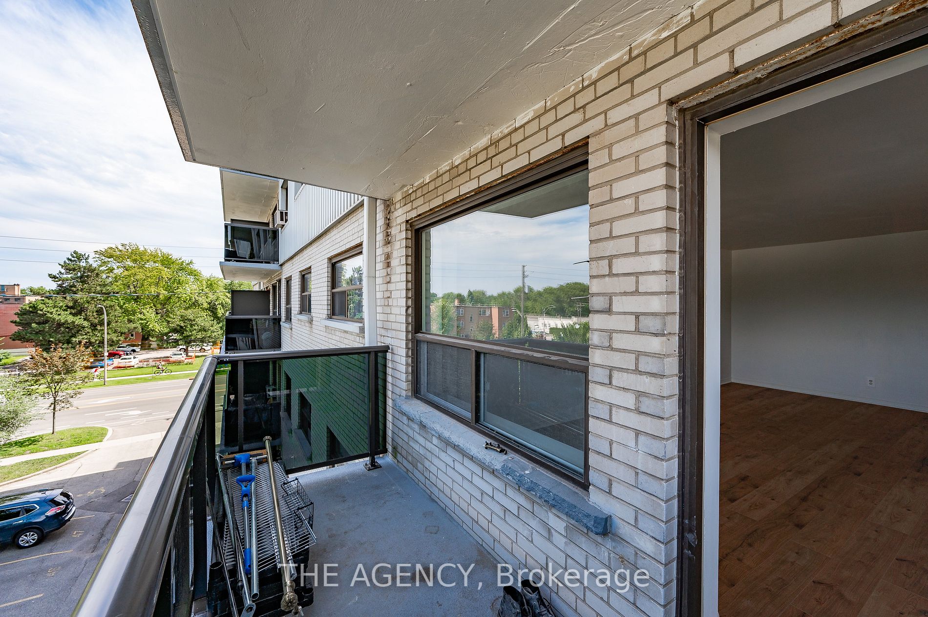2411 New St, #407