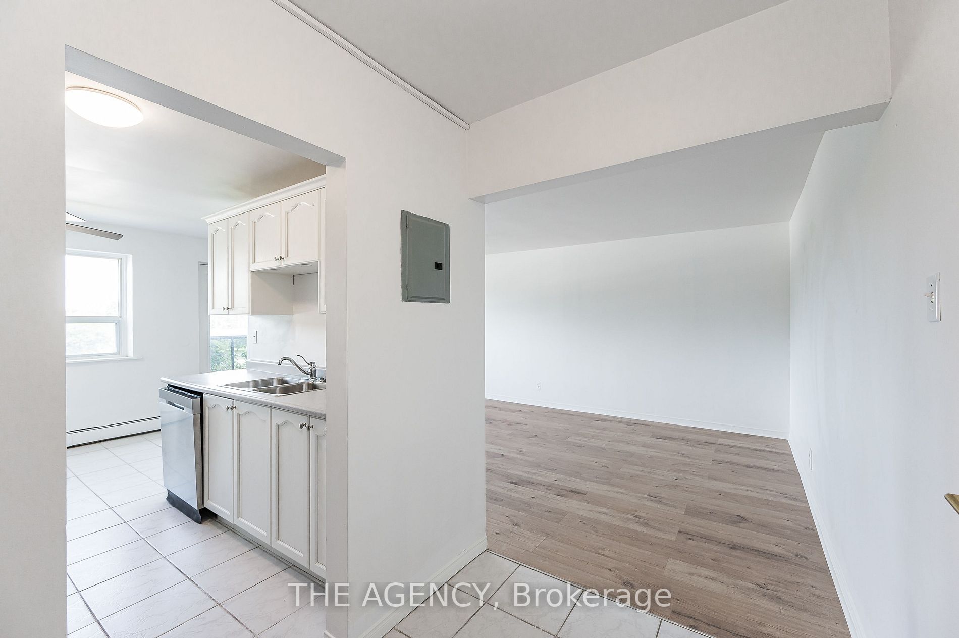2411 New St, #407