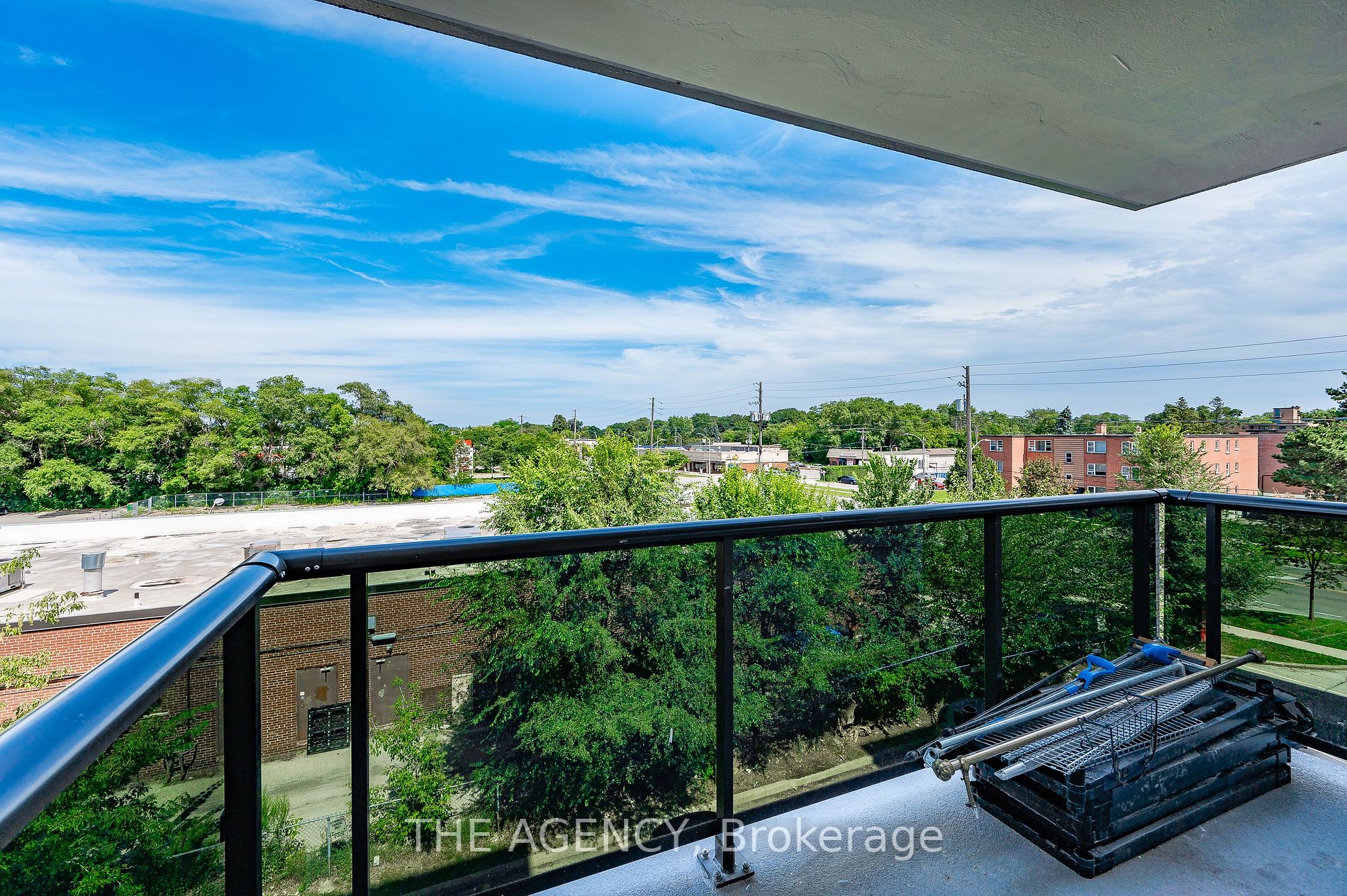 2411 New St, #407