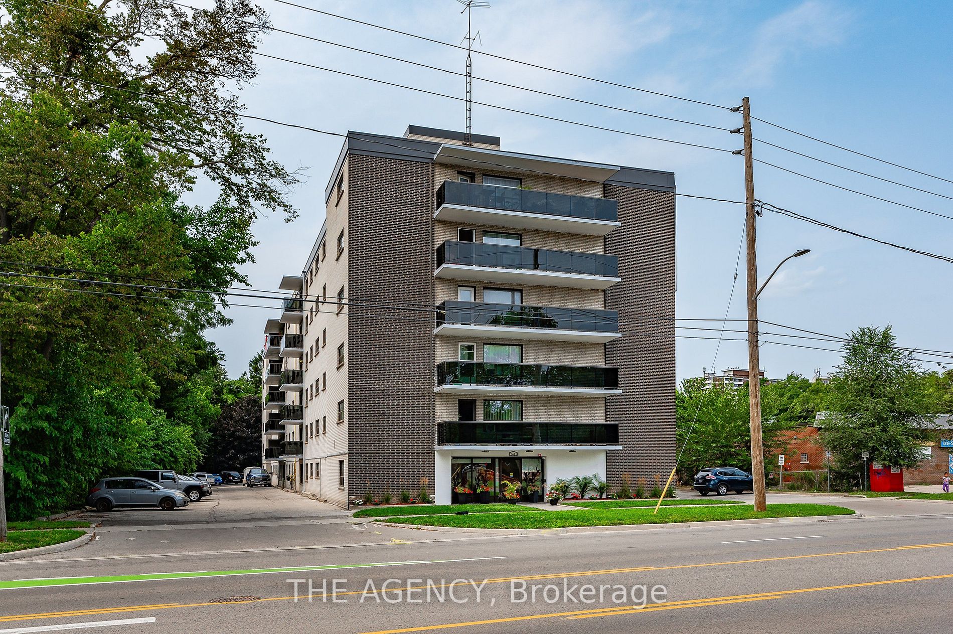 2411 New St, #407