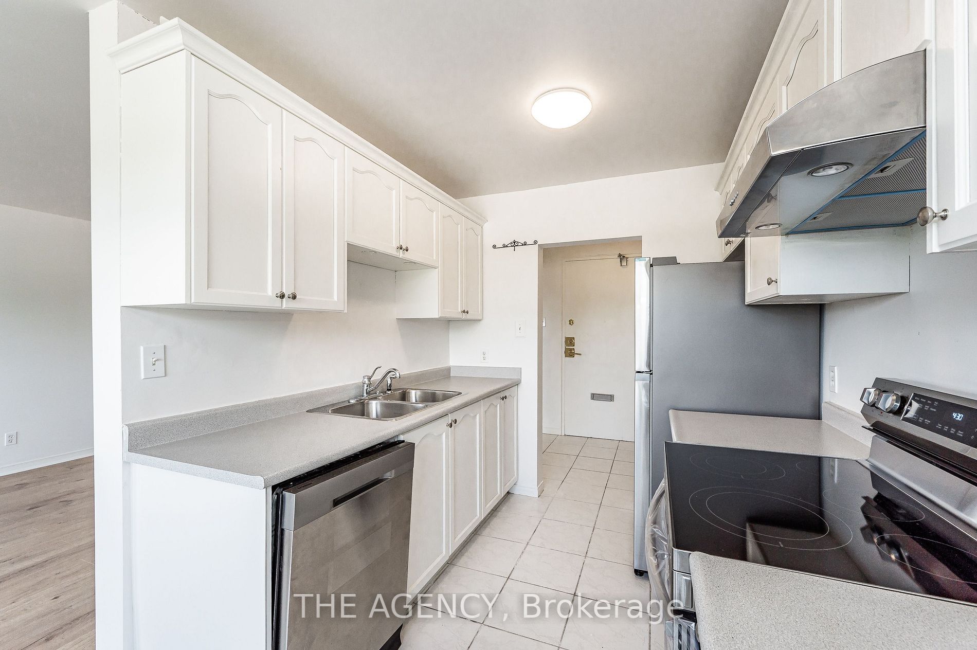 2411 New St, #407
