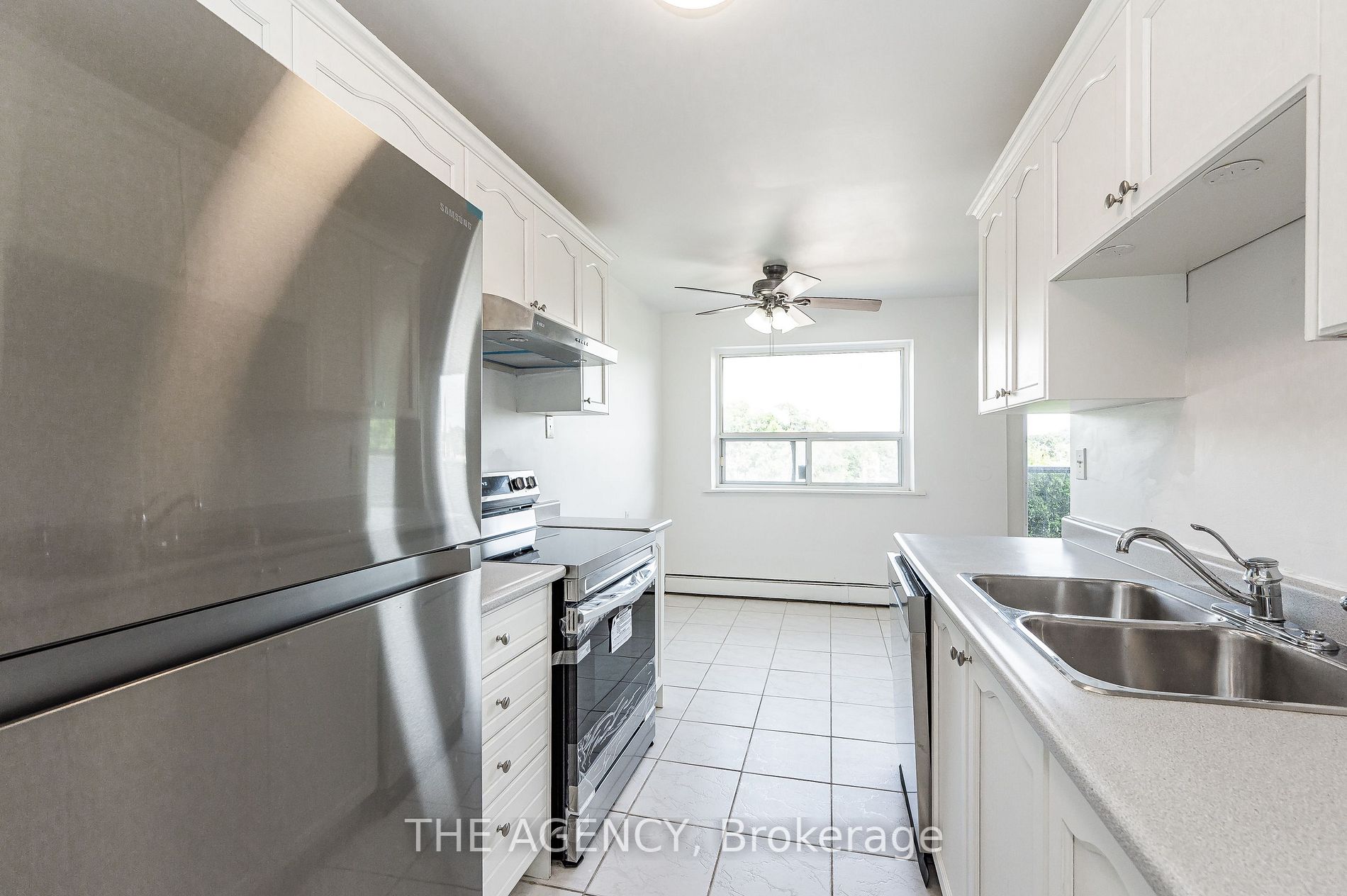 2411 New St, #407