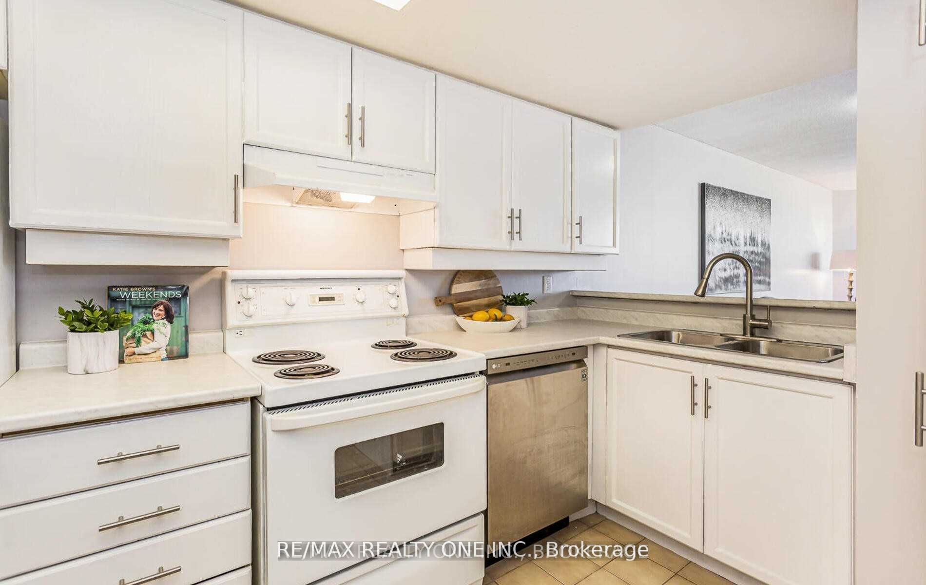 20 Cherrytree Dr, #1207