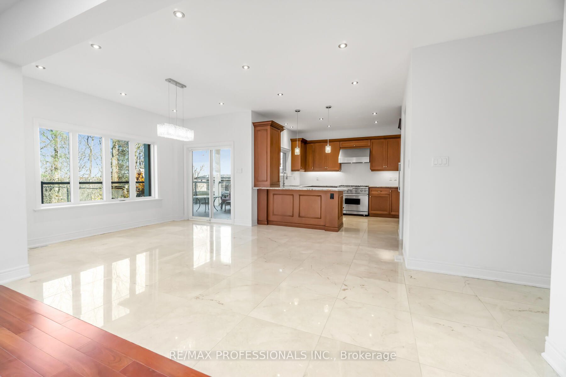 300 Eaton St