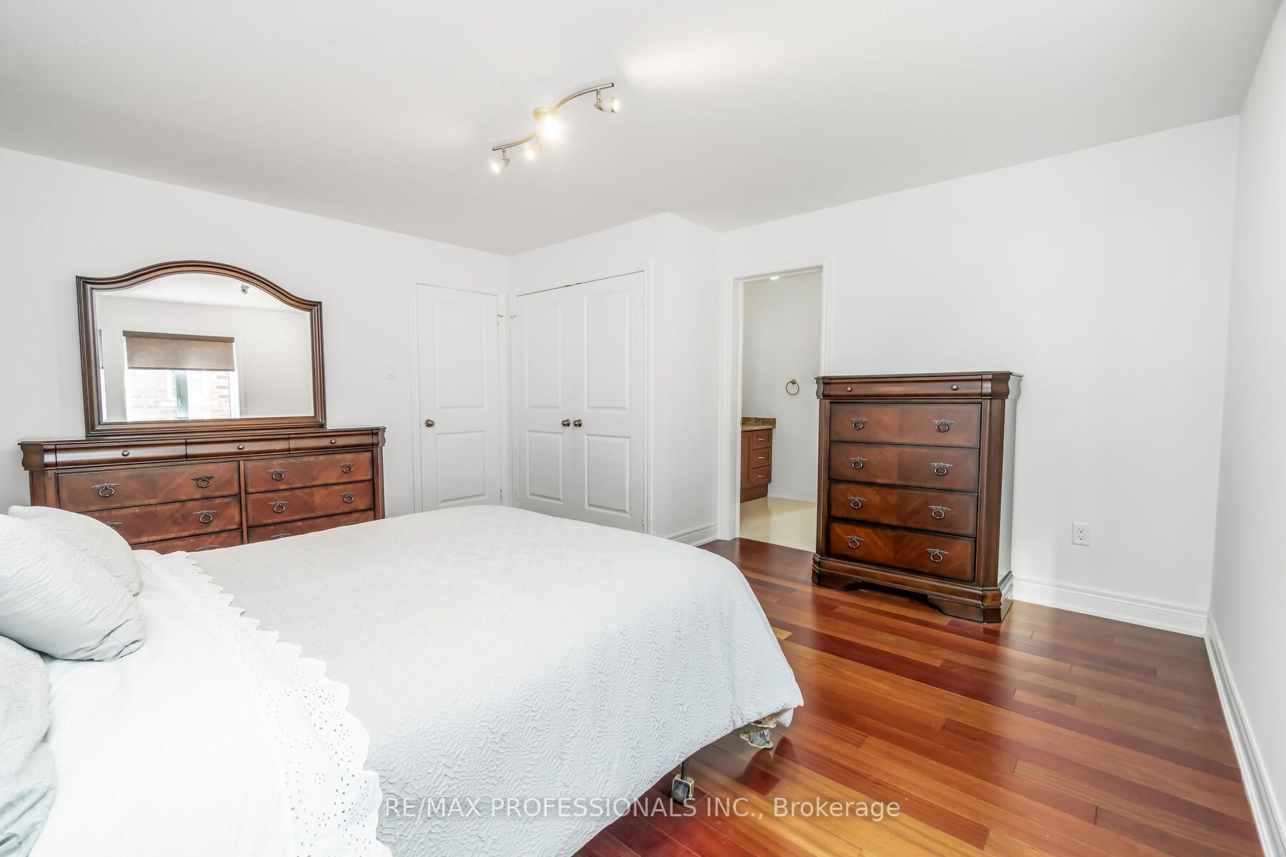 300 Eaton St