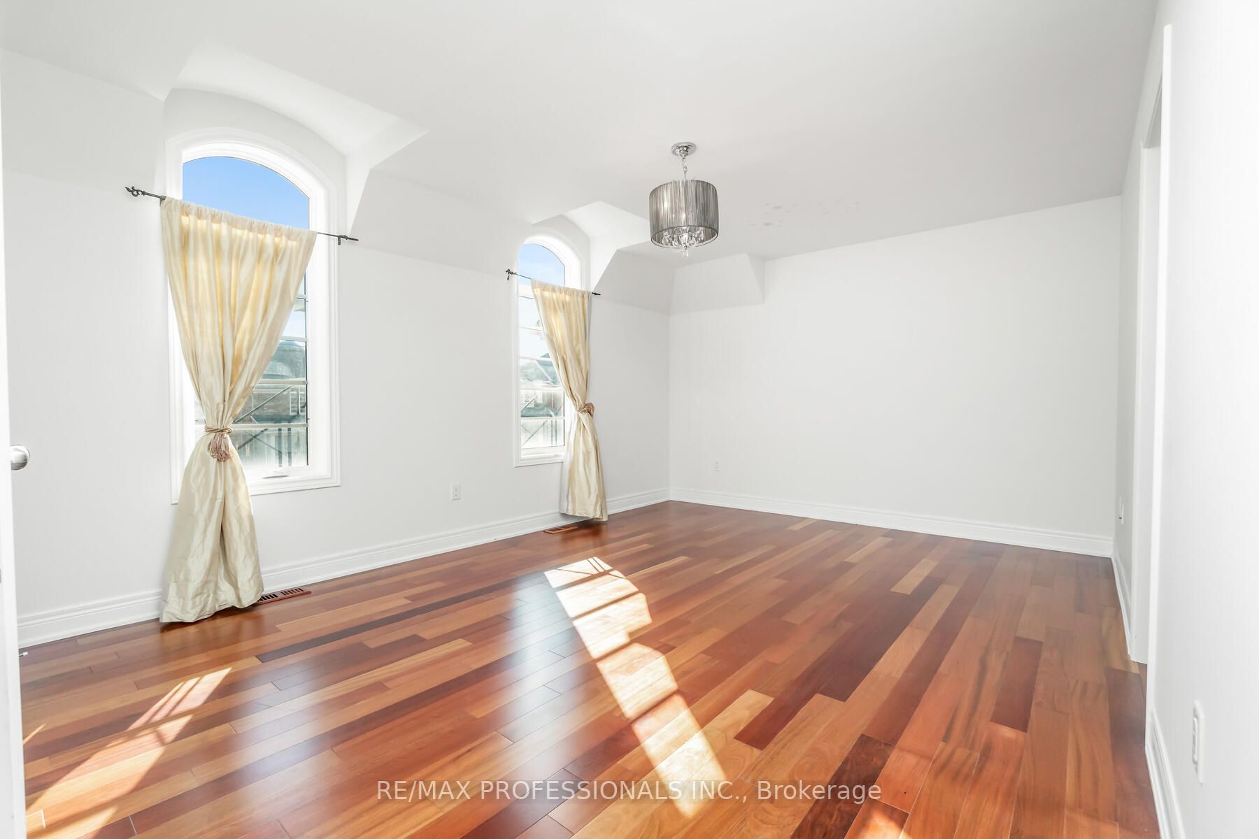 300 Eaton St