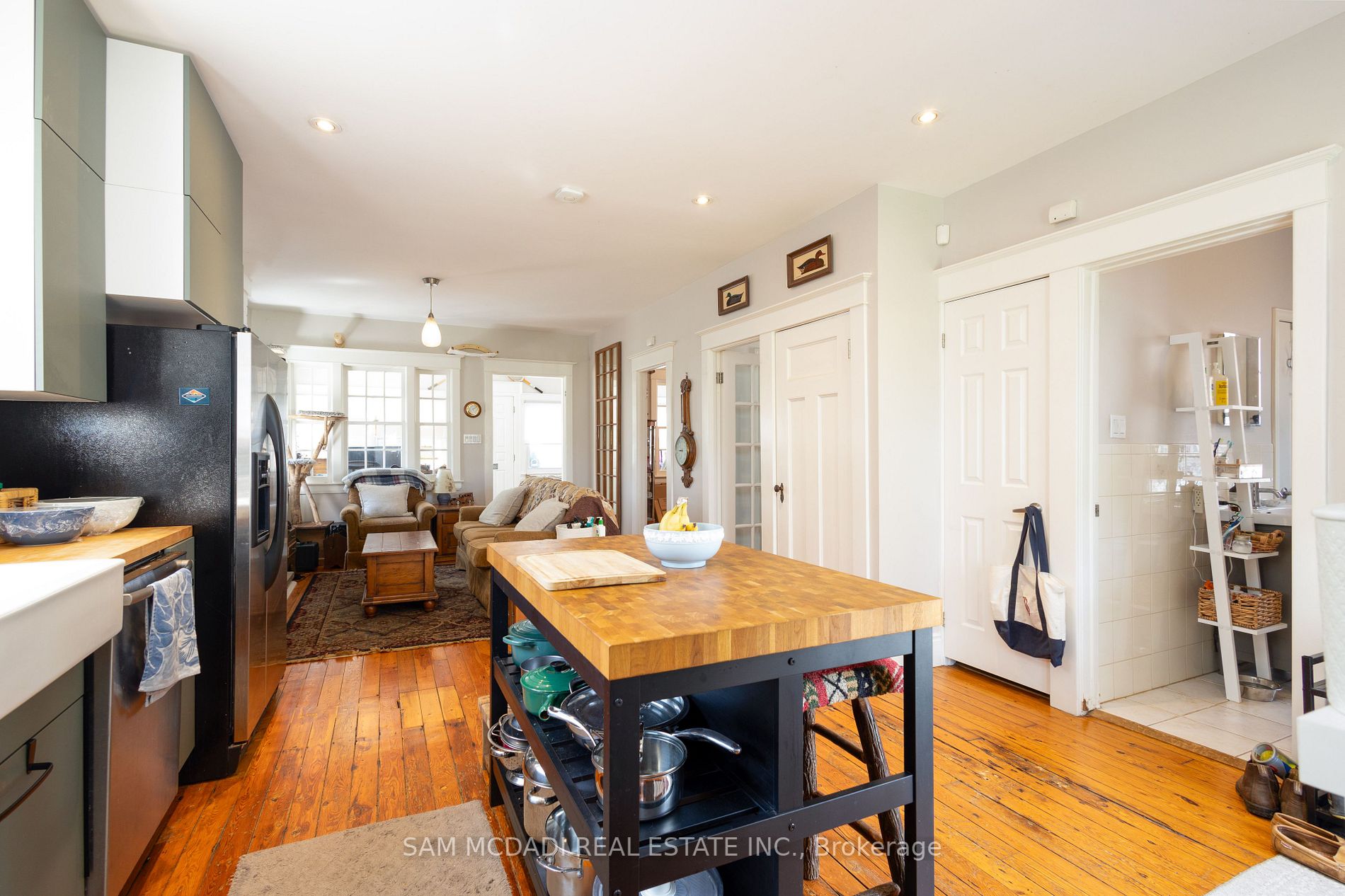 63 Maple Ave S