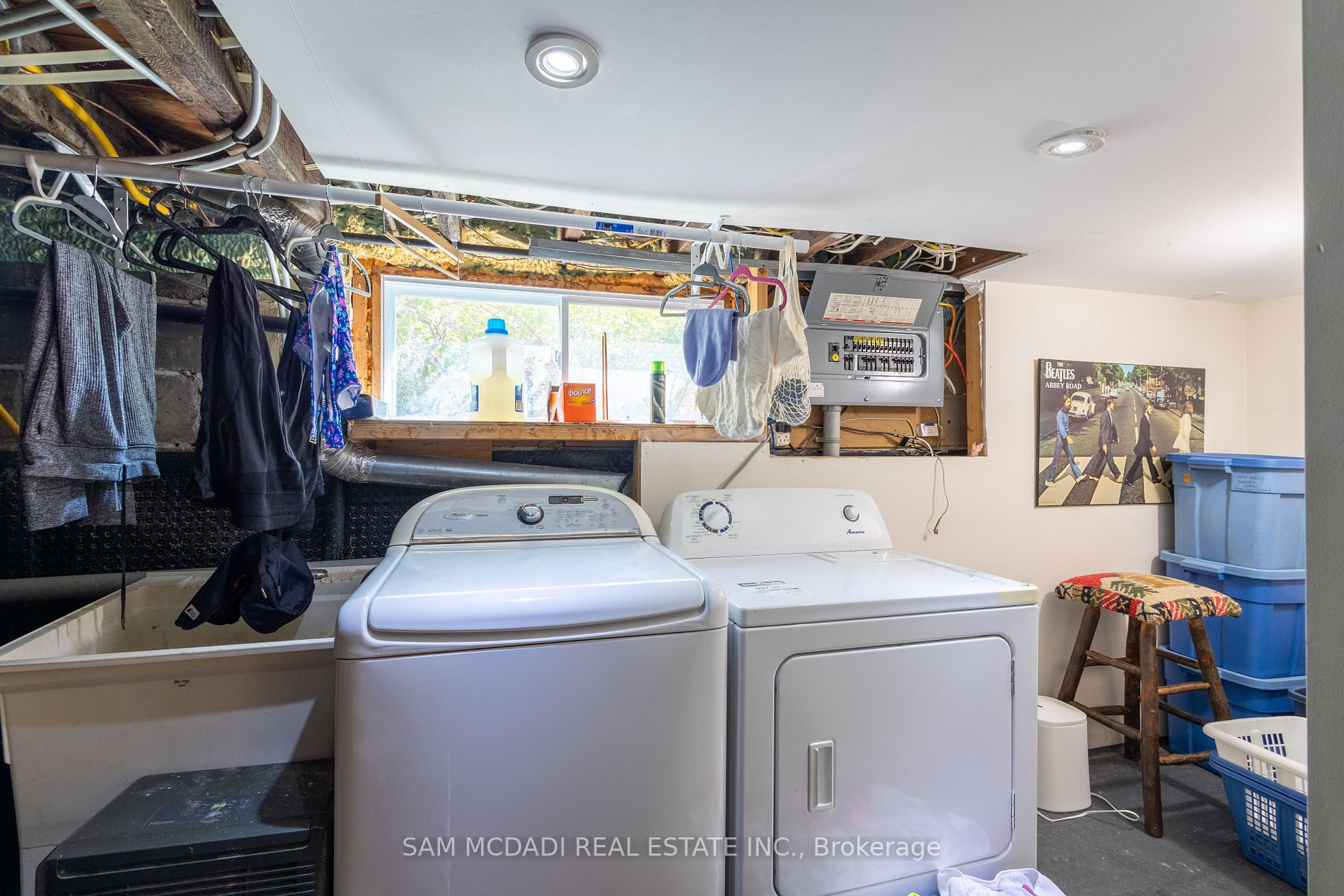 63 Maple Ave S