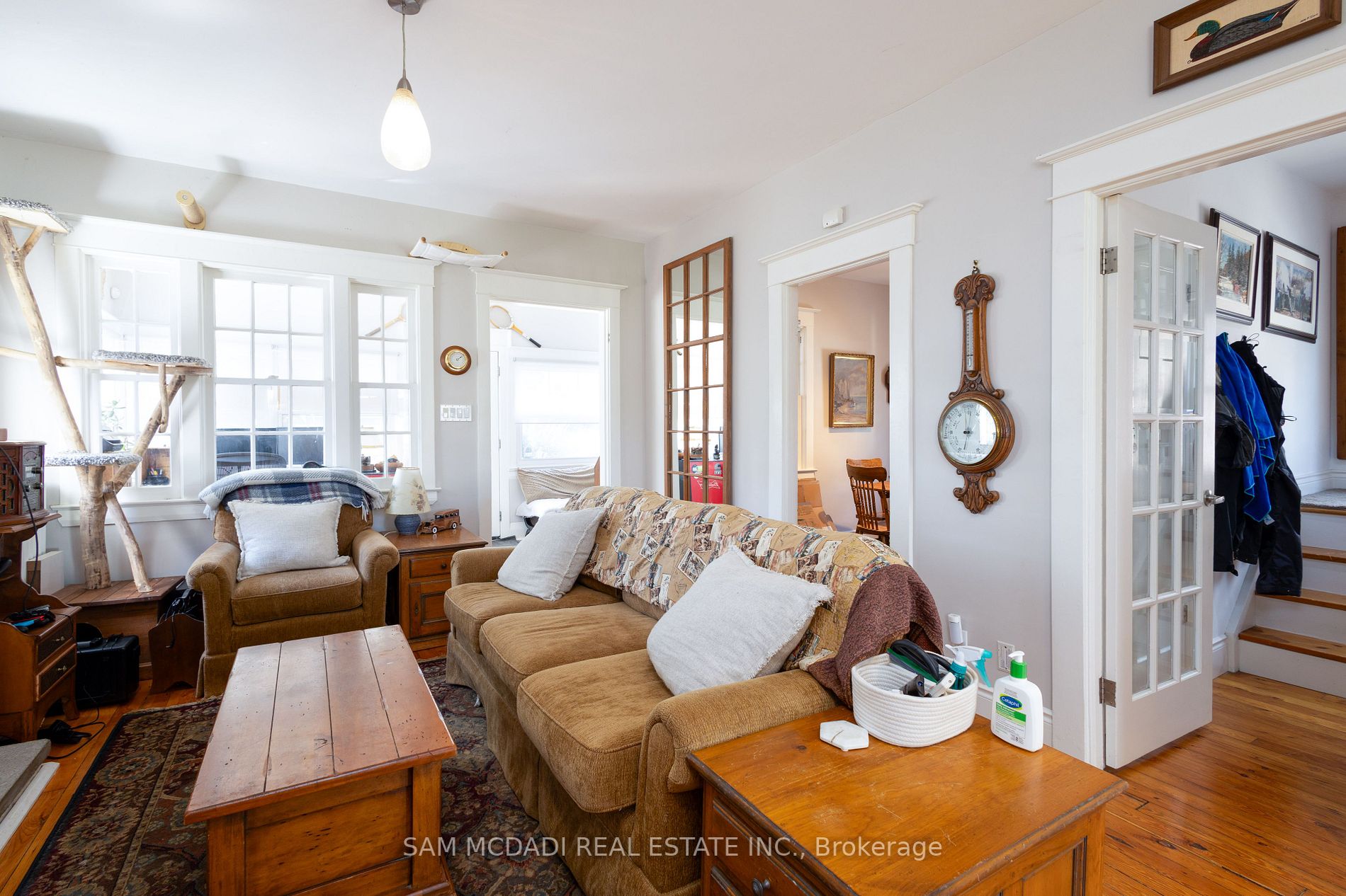 63 Maple Ave S