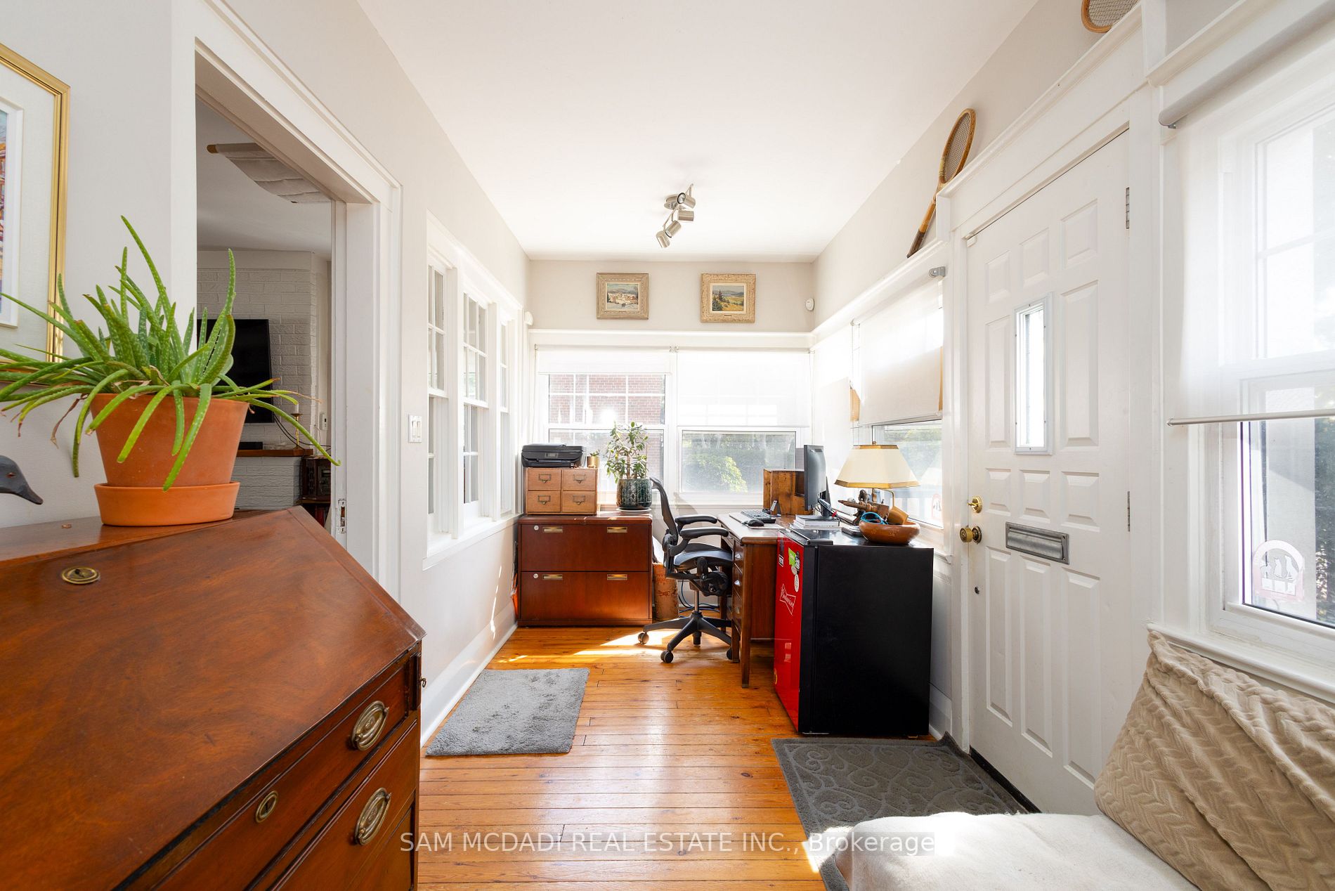 63 Maple Ave S