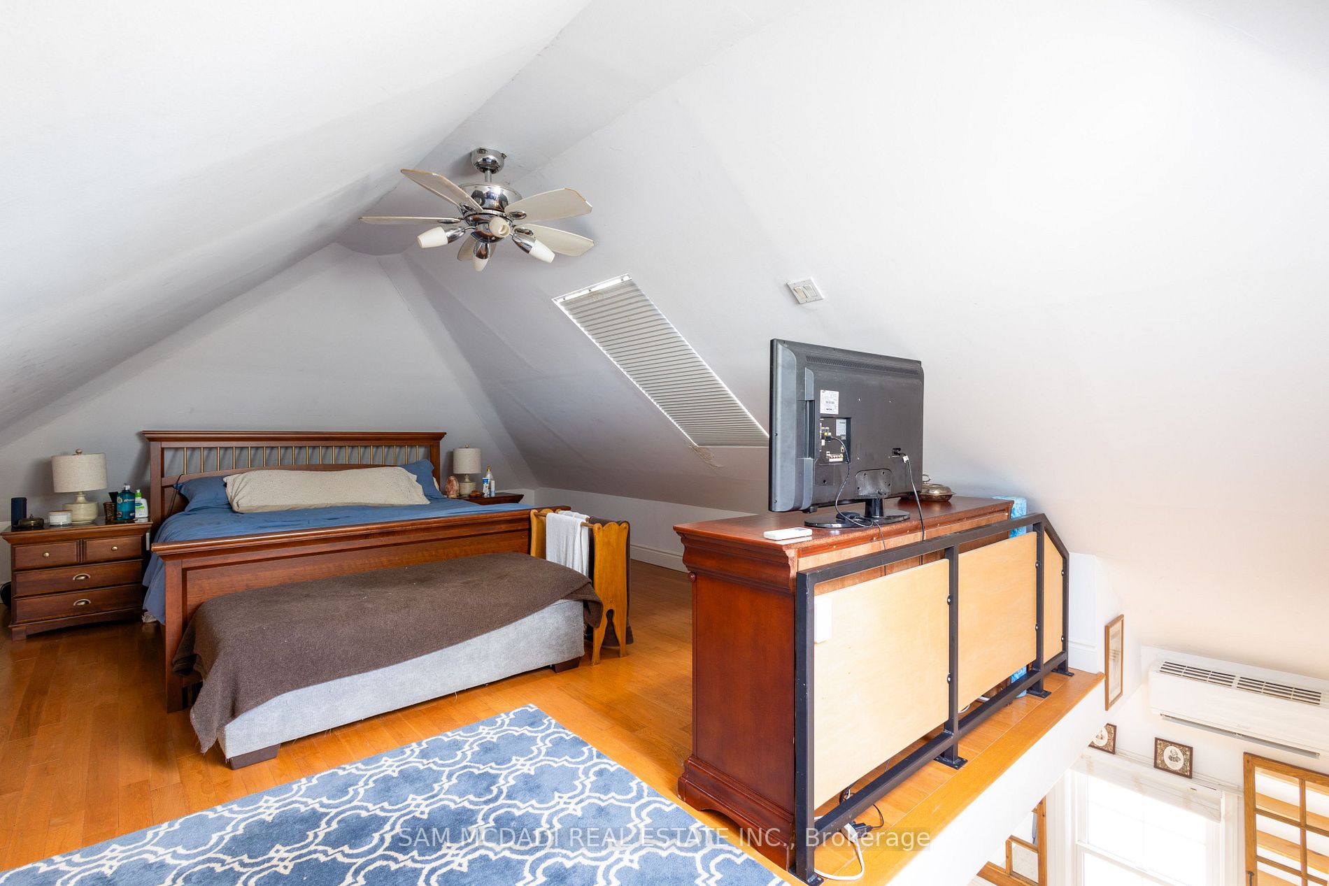 63 Maple Ave S