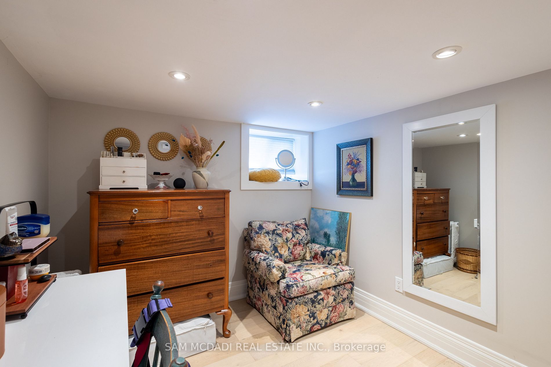 63 Maple Ave S