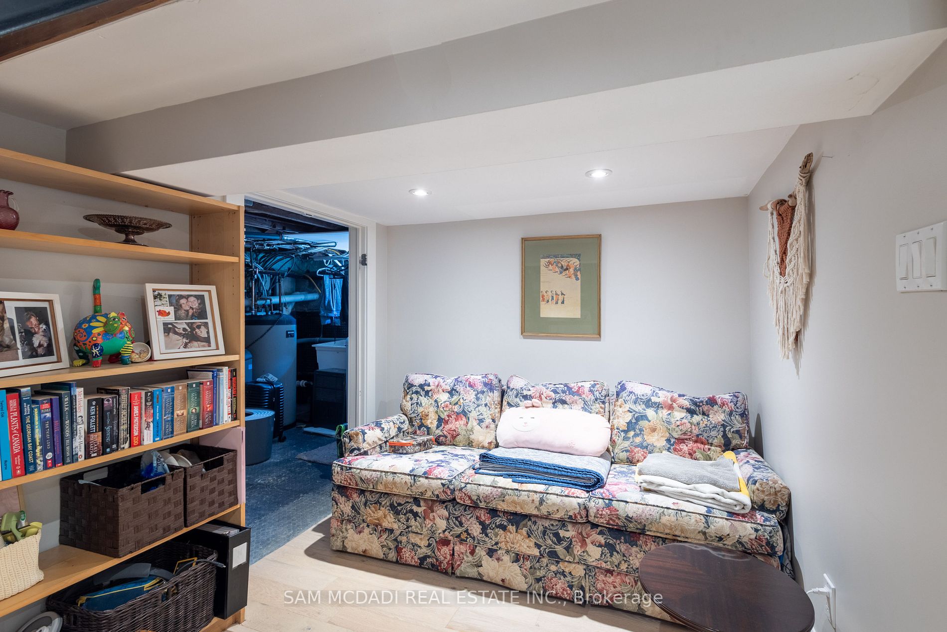 63 Maple Ave S