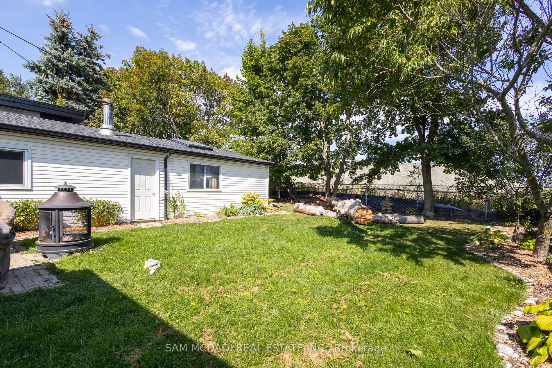 63 Maple Ave S