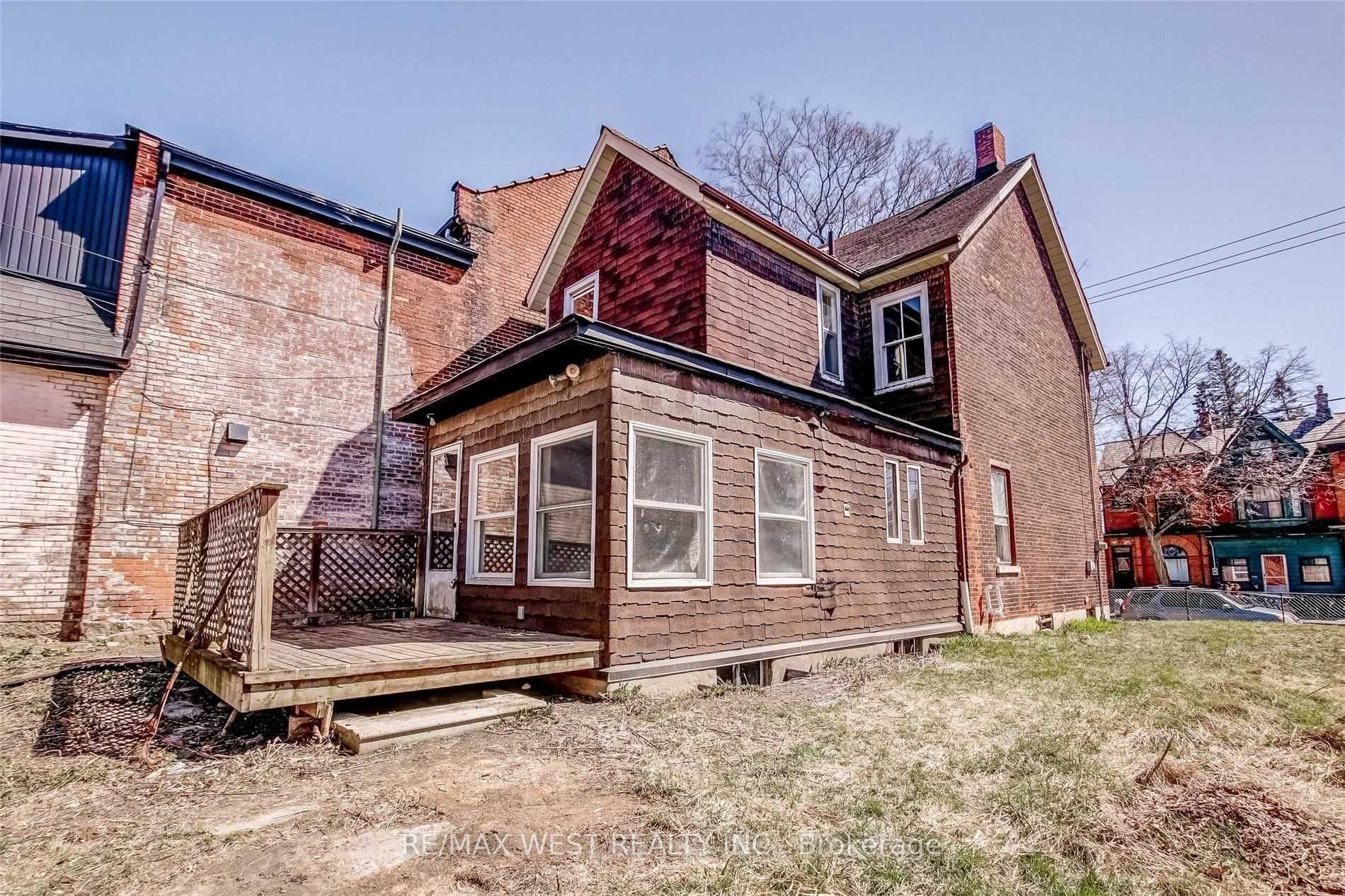 252 Annette St