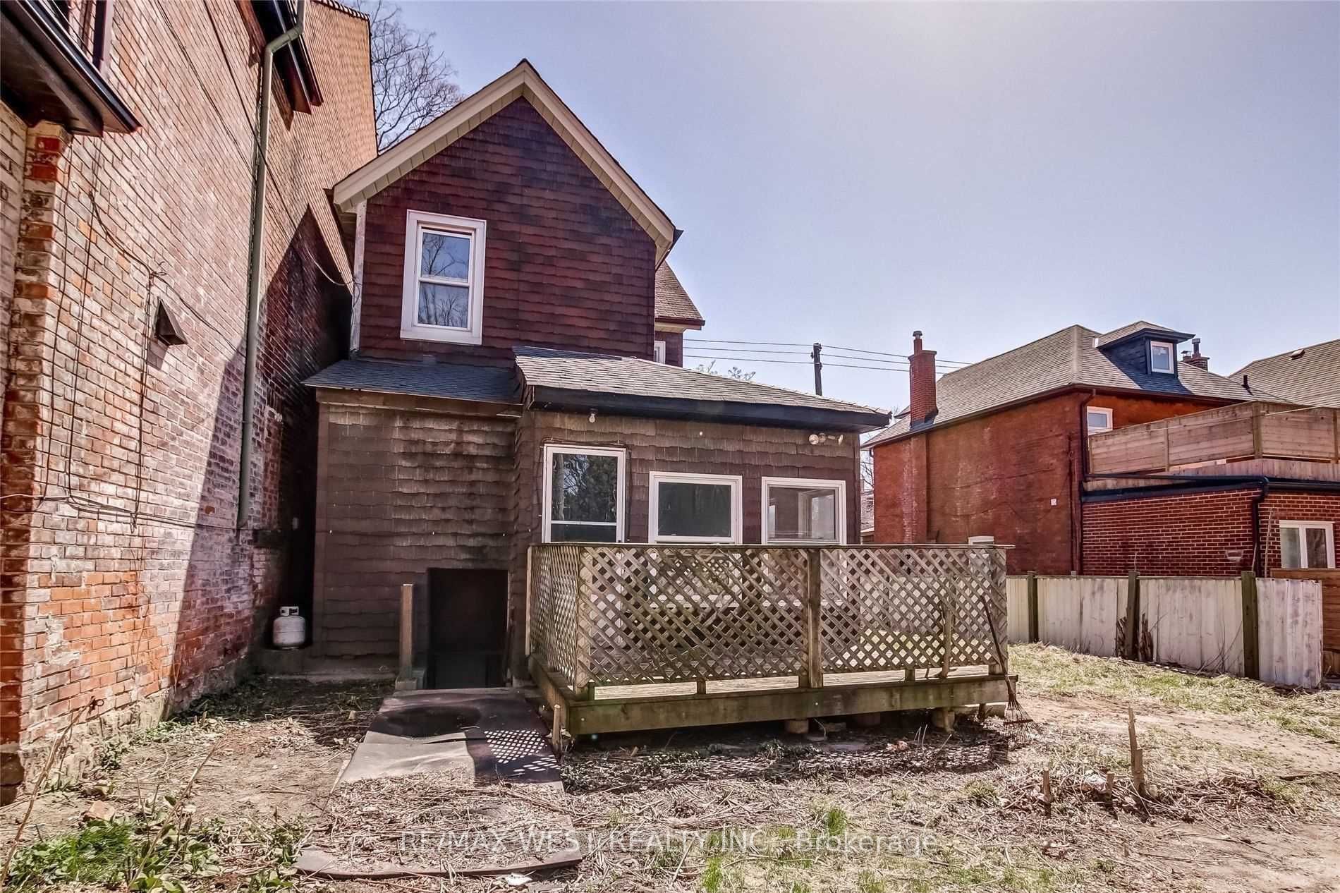 252 Annette St
