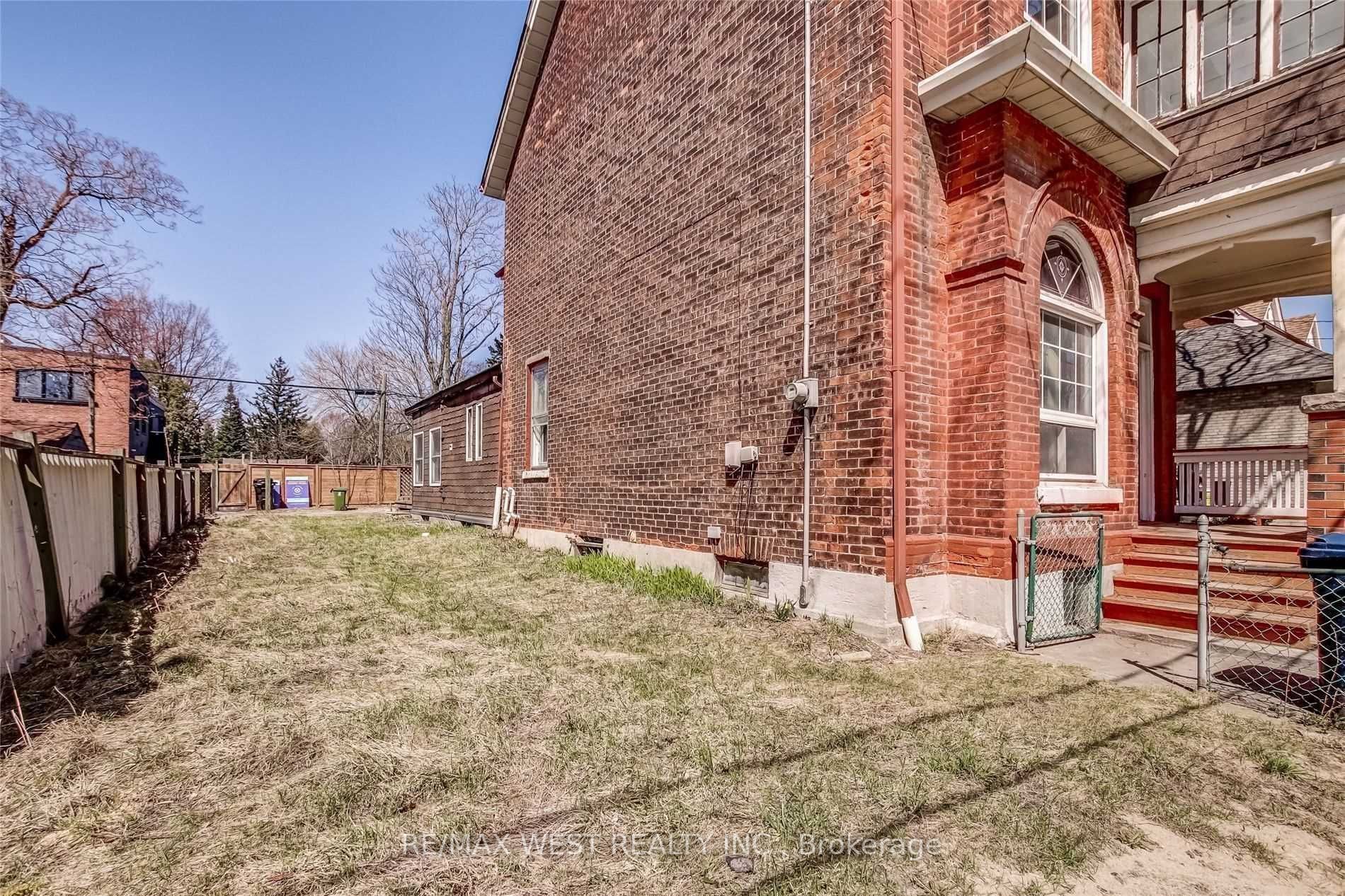 252 Annette St