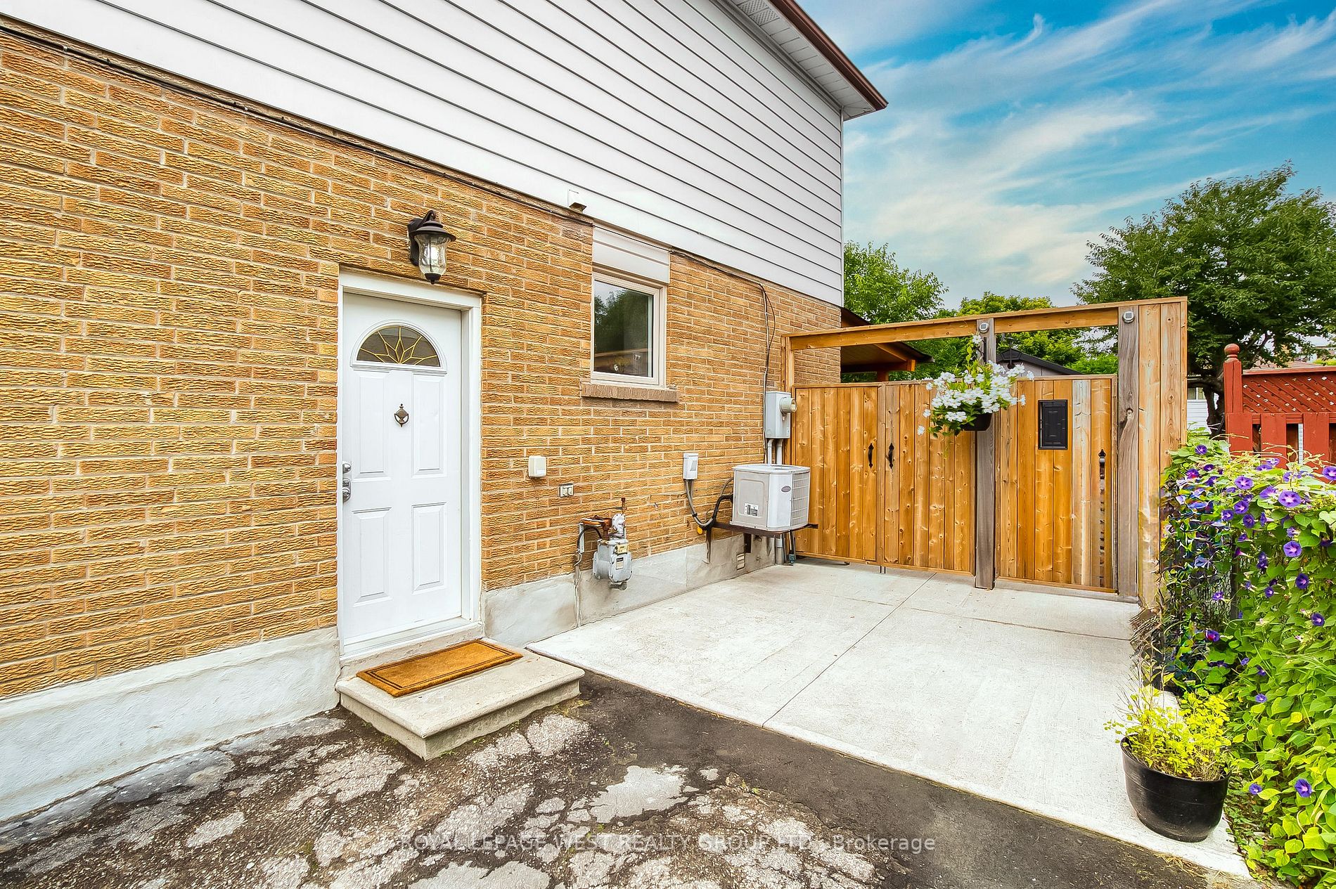 2363 Whaley Dr