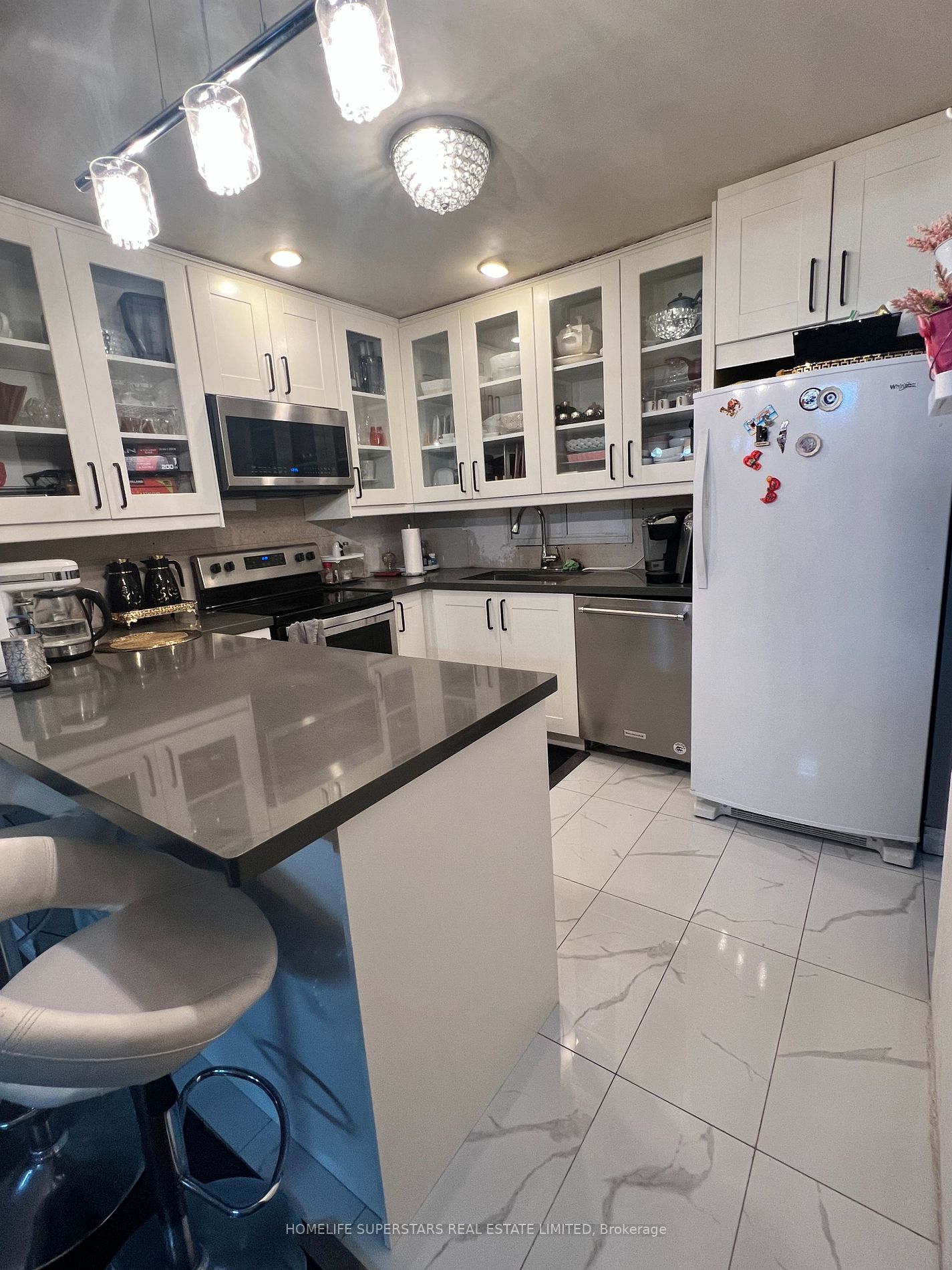 3145 Cantelon Cres
