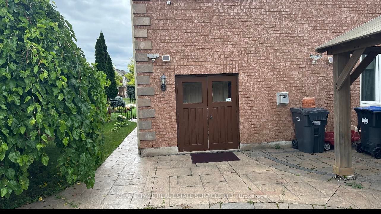2245 Erin Centre Blvd, #Bsmt