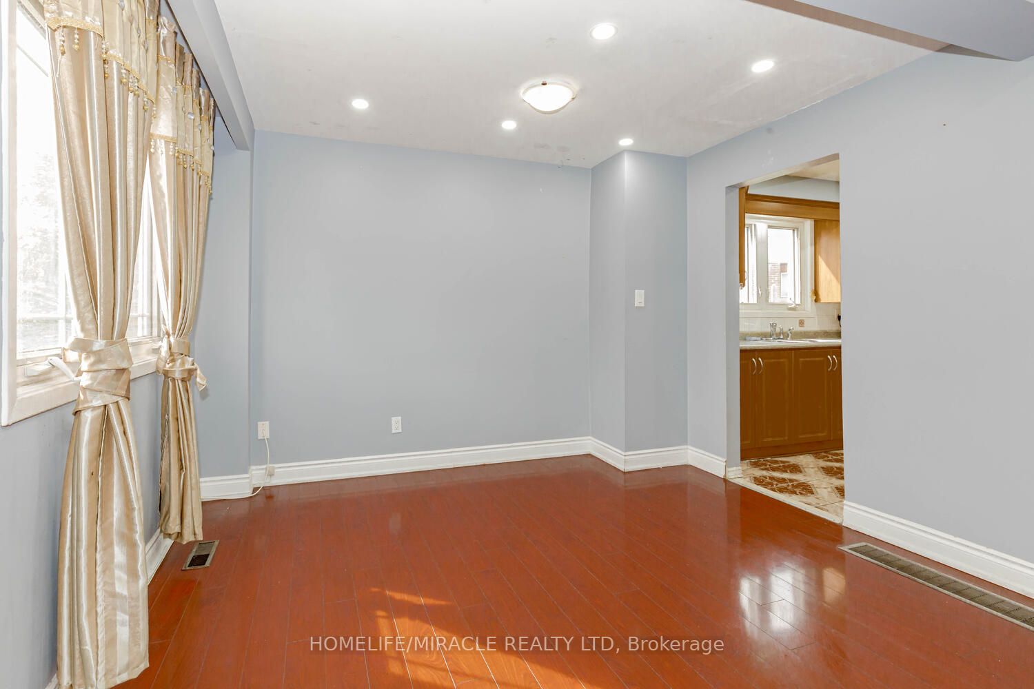 3410 Chipley Cres