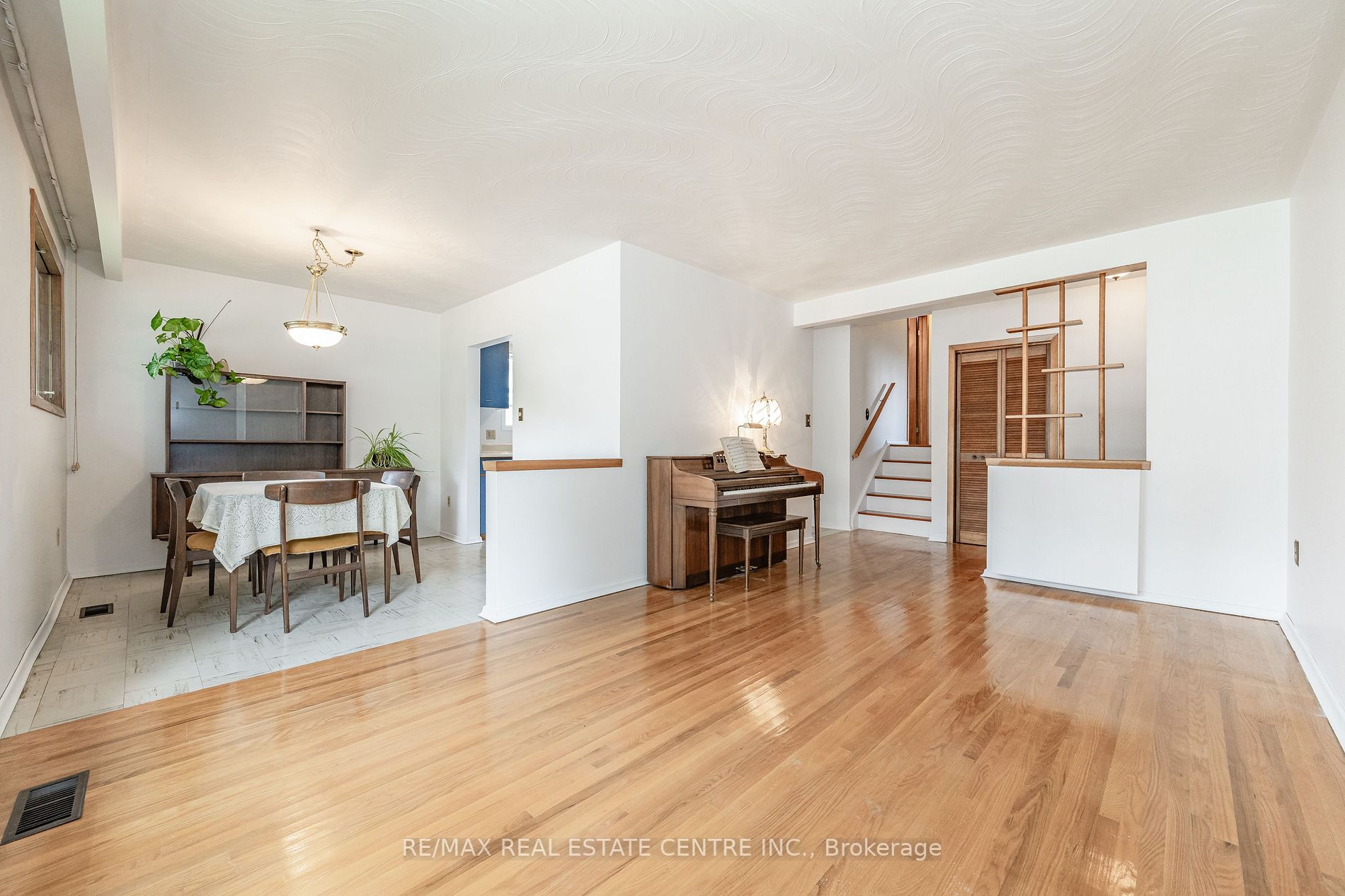 2402 Tait Avenue