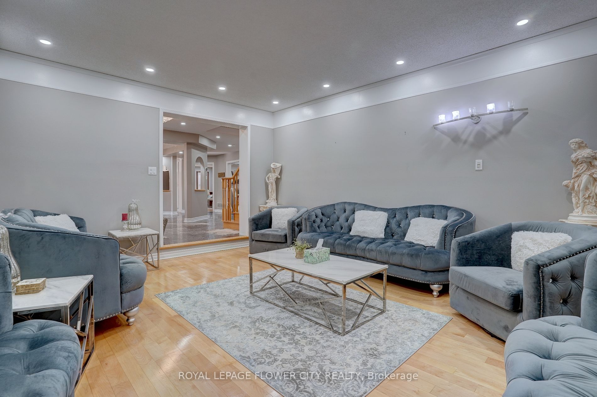 2 Black Hills Crt