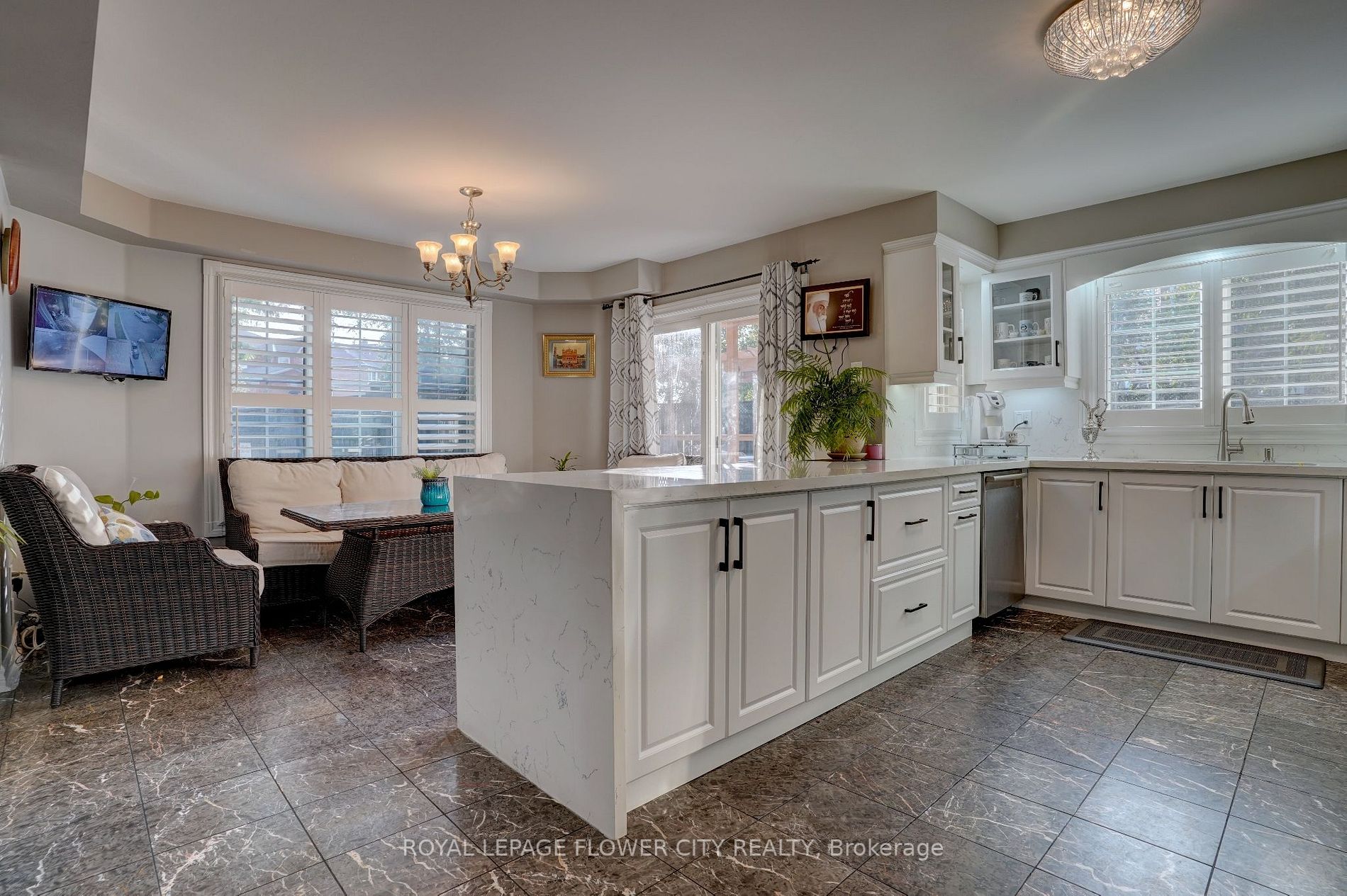 2 Black Hills Crt