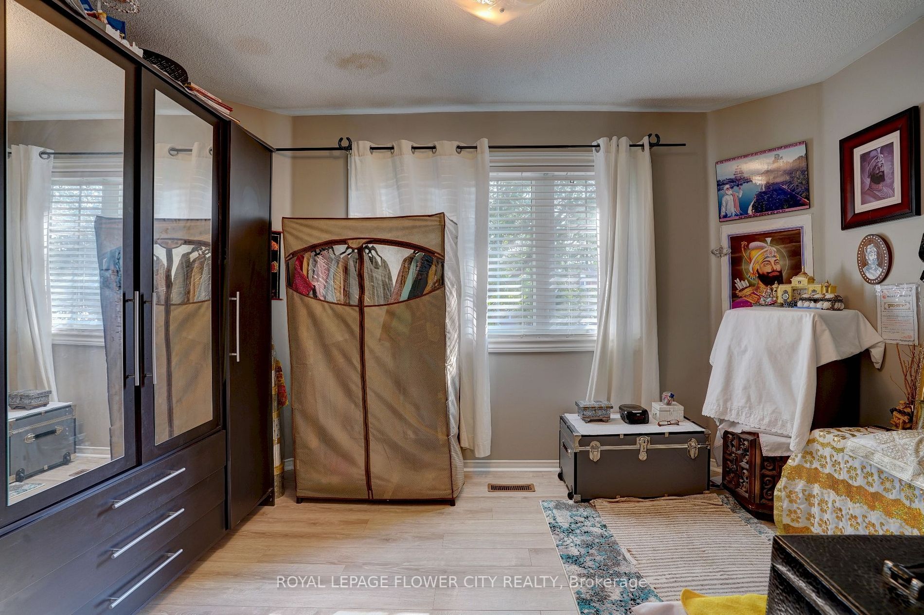 2 Black Hills Crt