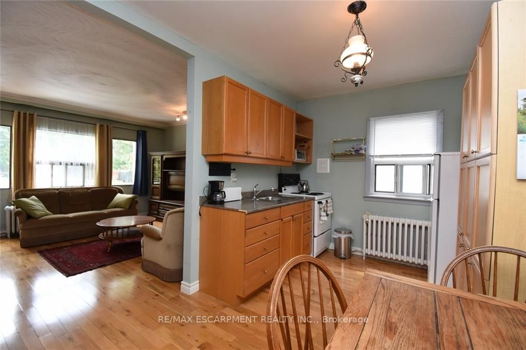 1052 Deta Rd