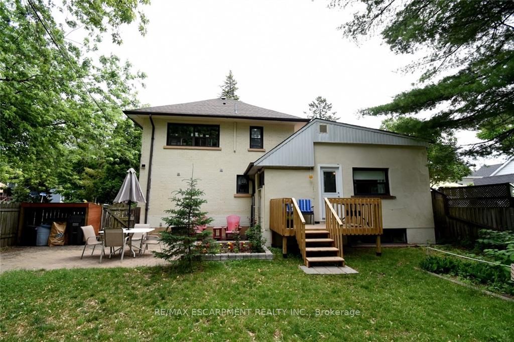 1052 Deta Rd