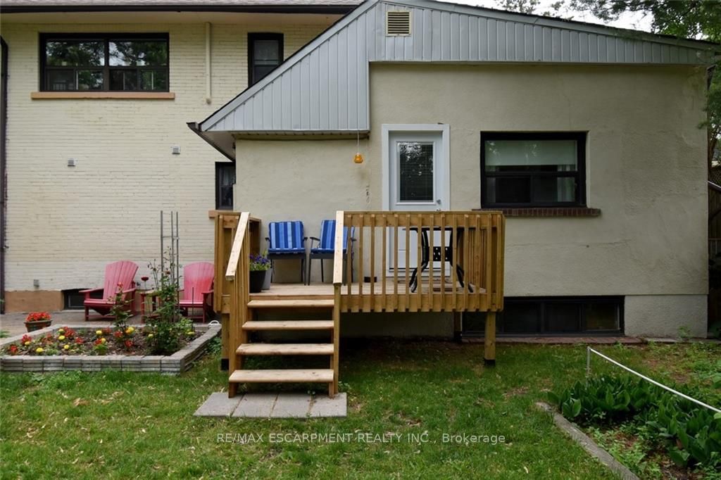 1052 Deta Rd