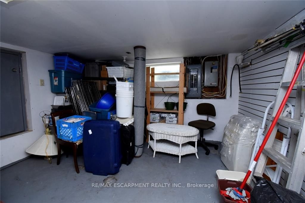 1052 Deta Rd