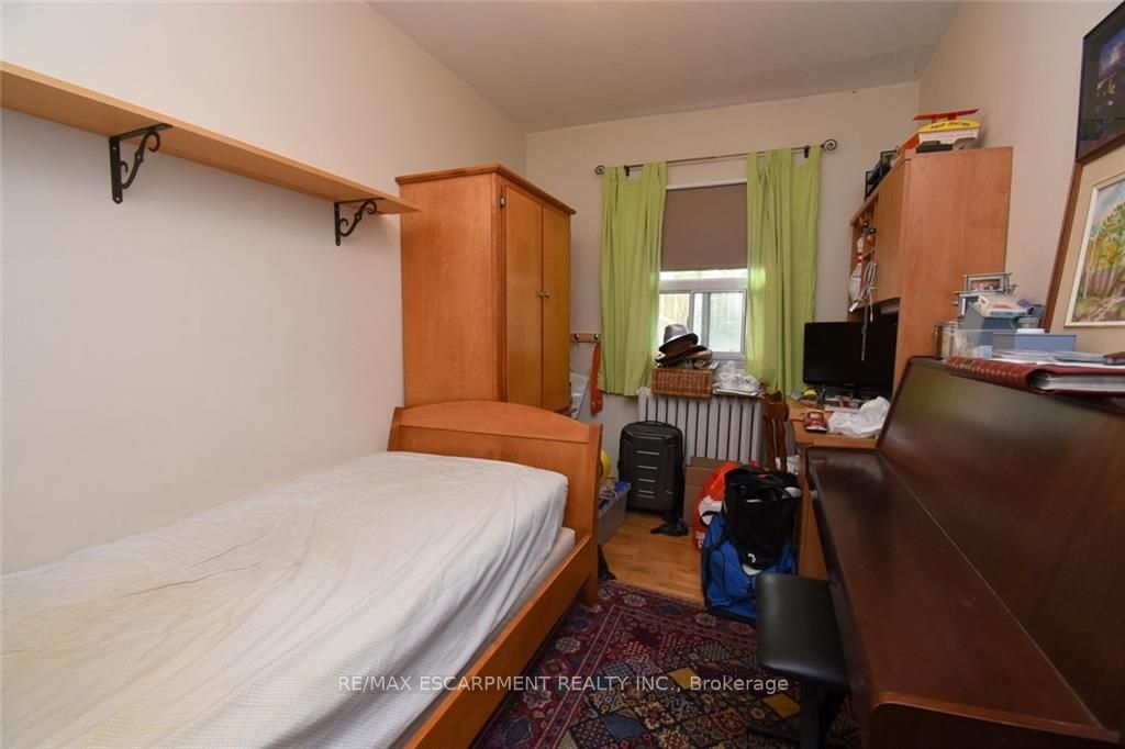 1052 Deta Rd