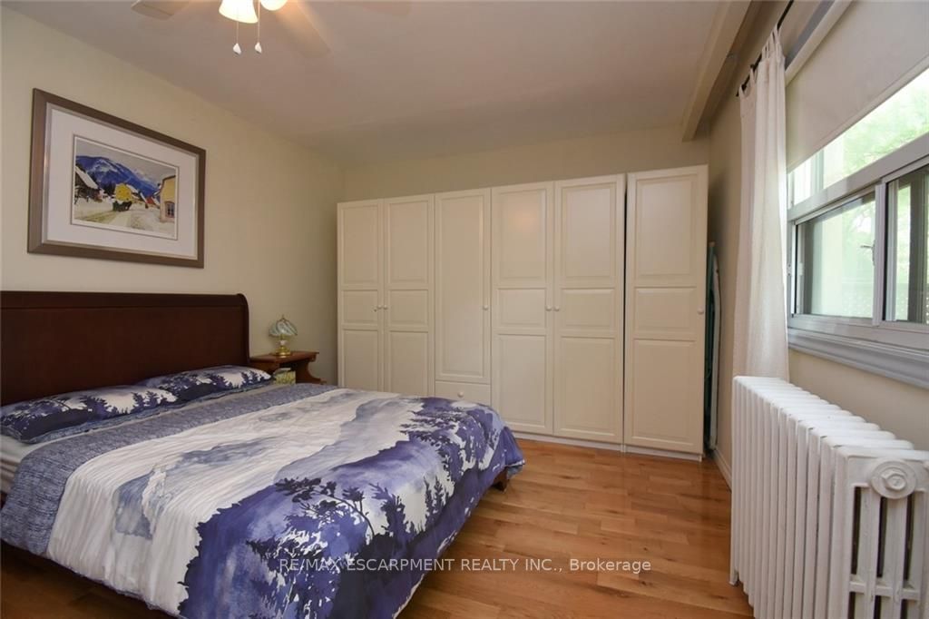 1052 Deta Rd