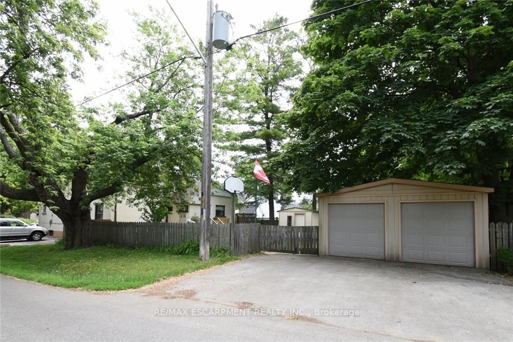 1052 Deta Rd