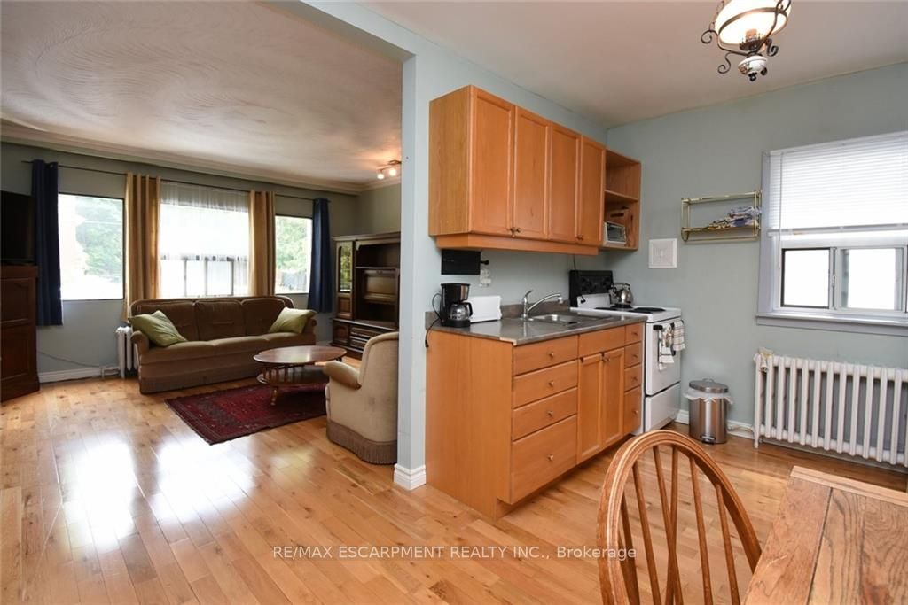 1052 Deta Rd