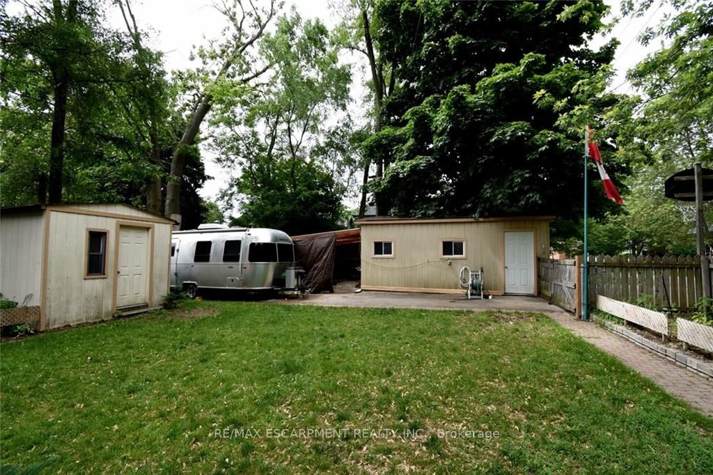 1052 Deta Rd