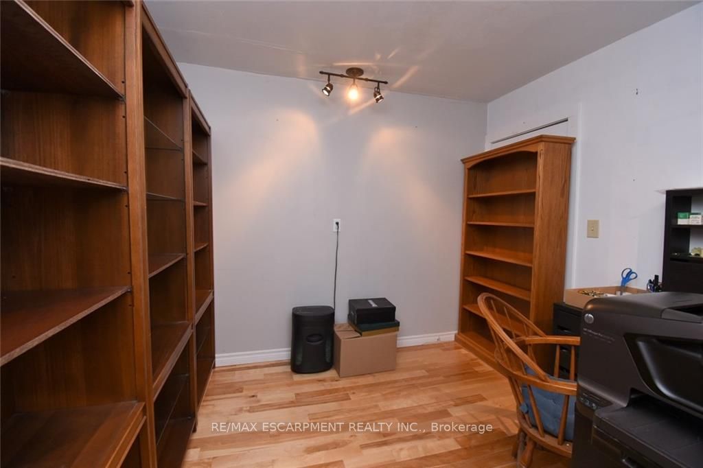 1052 Deta Rd