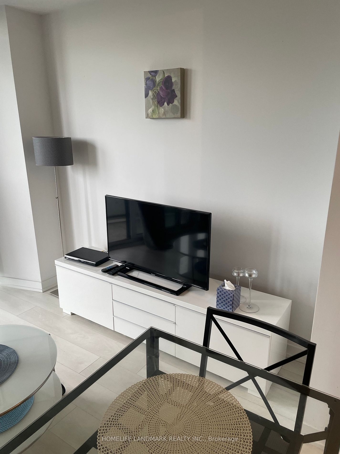 Listing W6813416 - Large Photo # 3