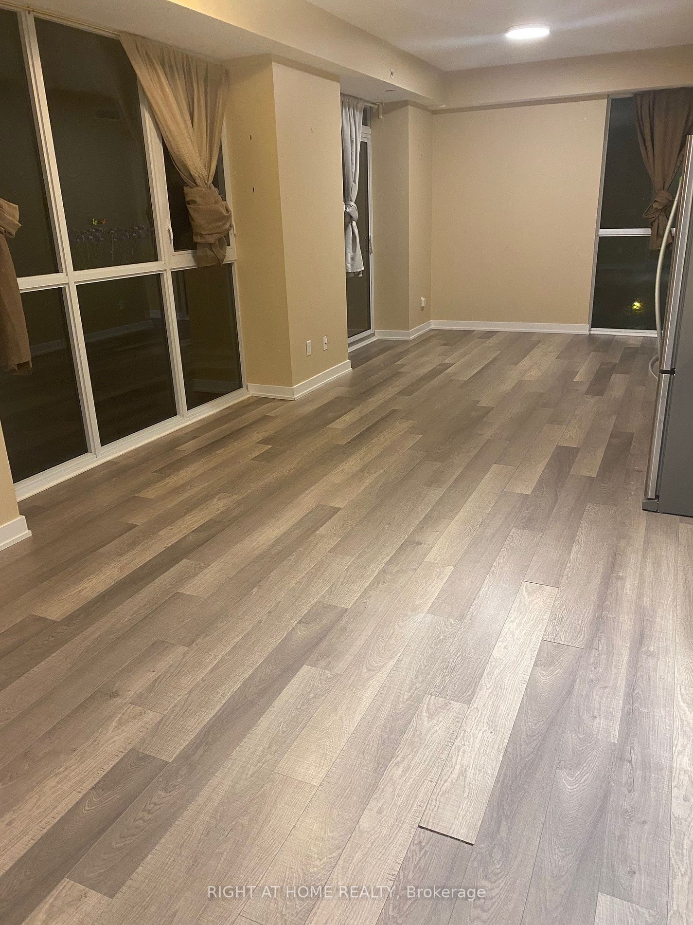5240 Dundas St, #411