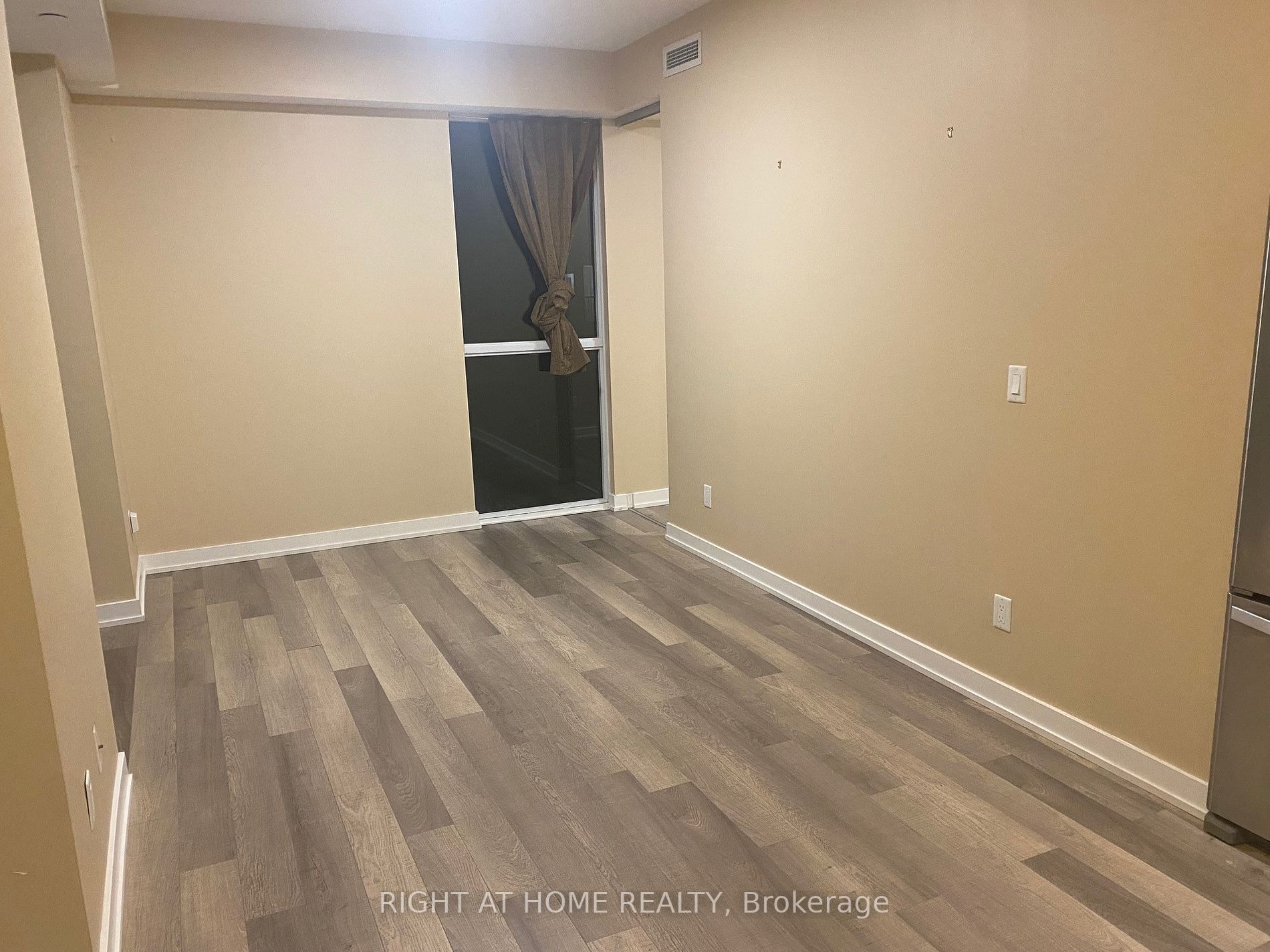 5240 Dundas St, #411